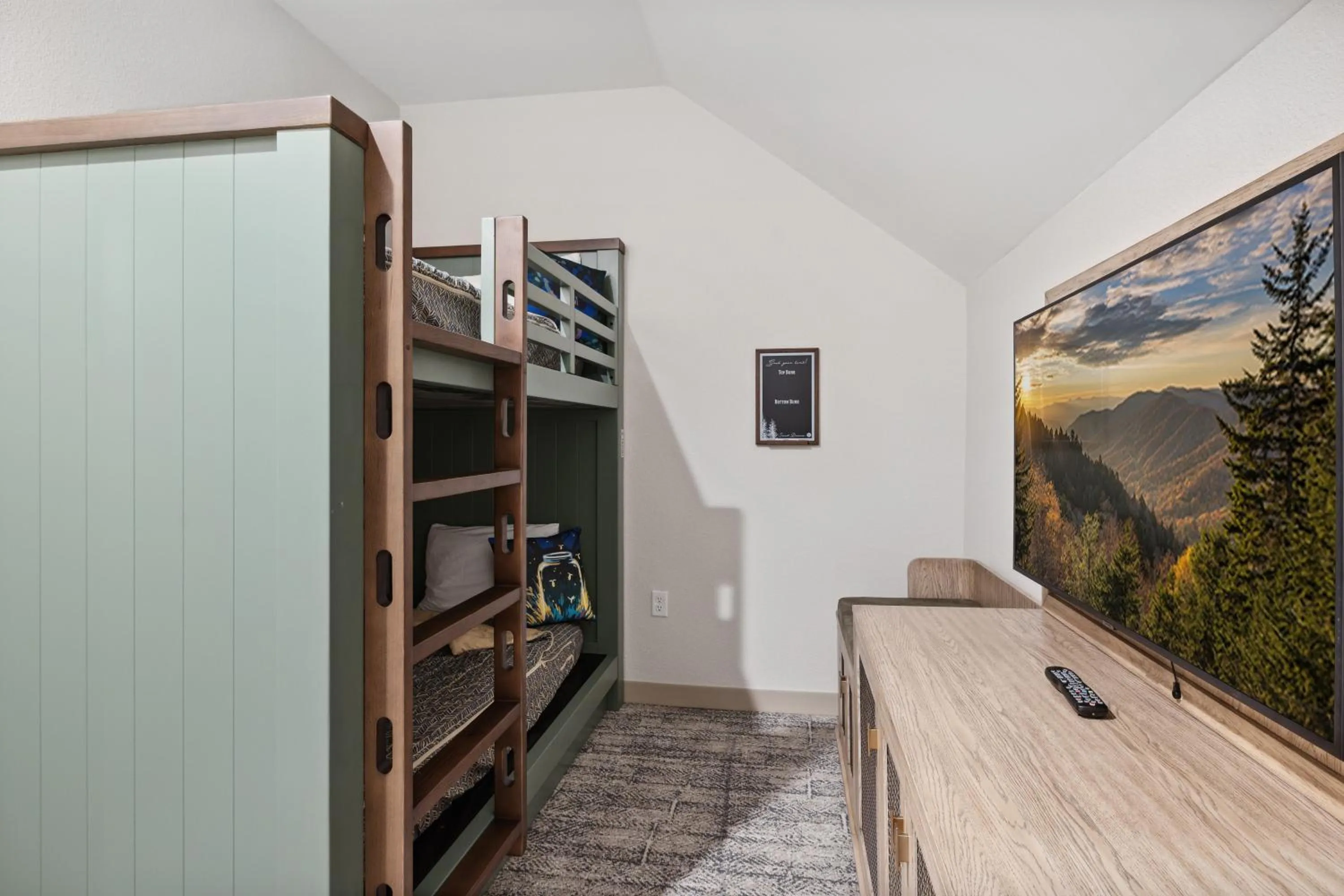 TV and multimedia, Bed in Dollywood's HeartSong Lodge & Resort