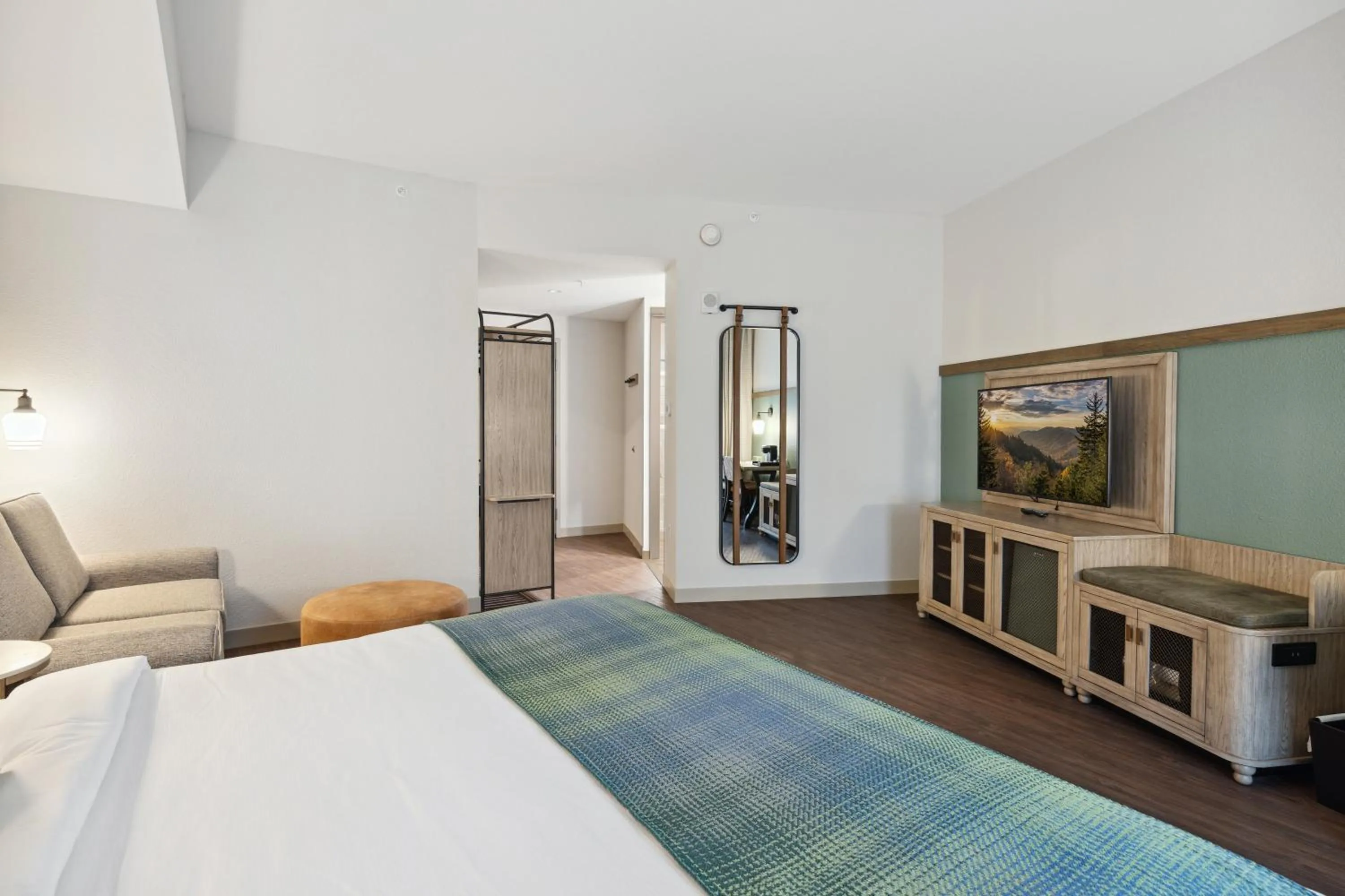 Bed in Dollywood's HeartSong Lodge & Resort