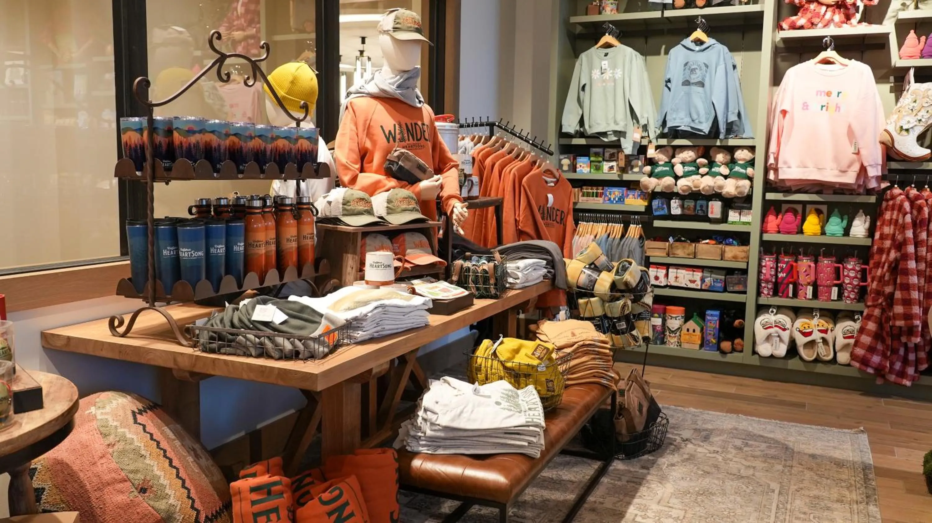 On-site shops in Dollywood's HeartSong Lodge & Resort