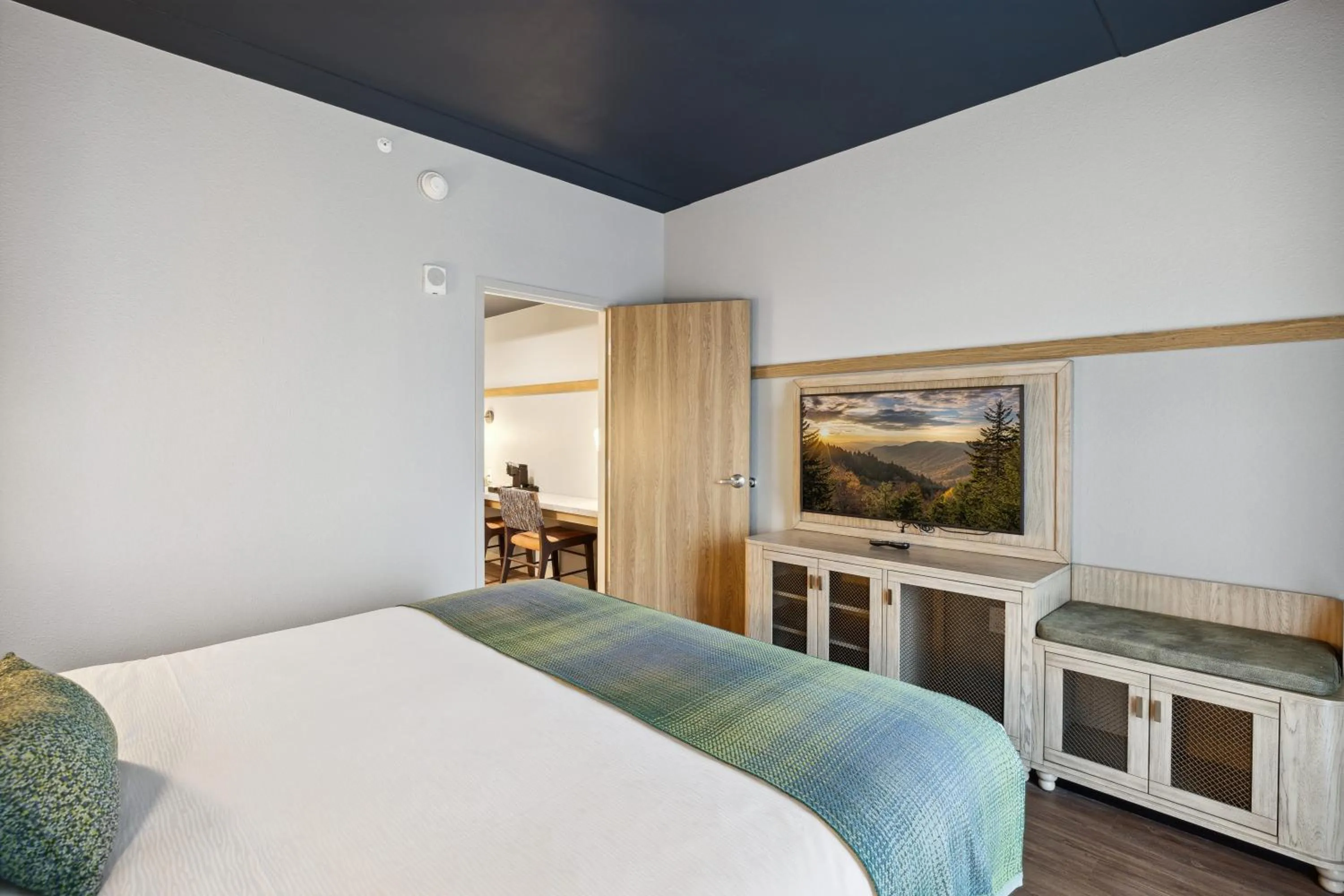 Bed in Dollywood's HeartSong Lodge & Resort