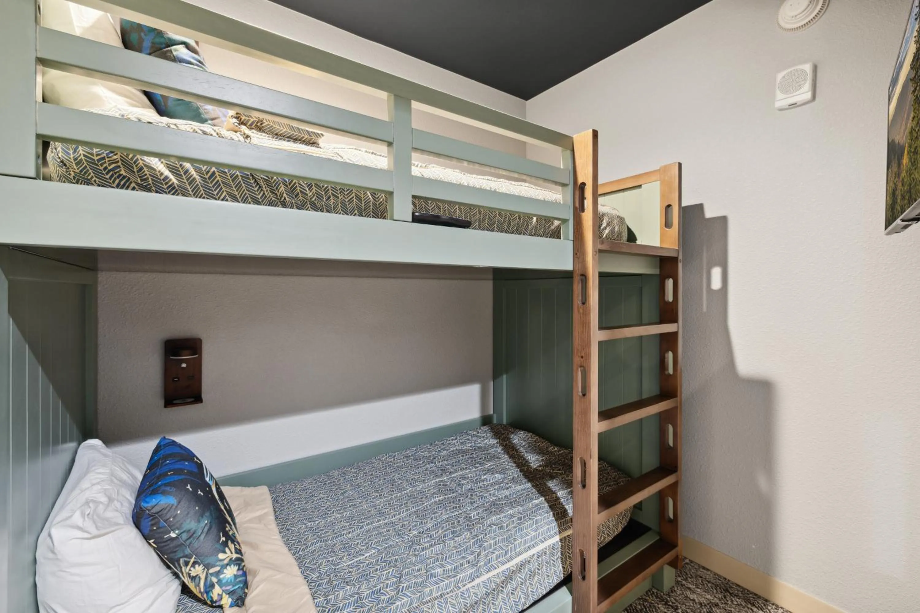 Bedroom, Bed in Dollywood's HeartSong Lodge & Resort