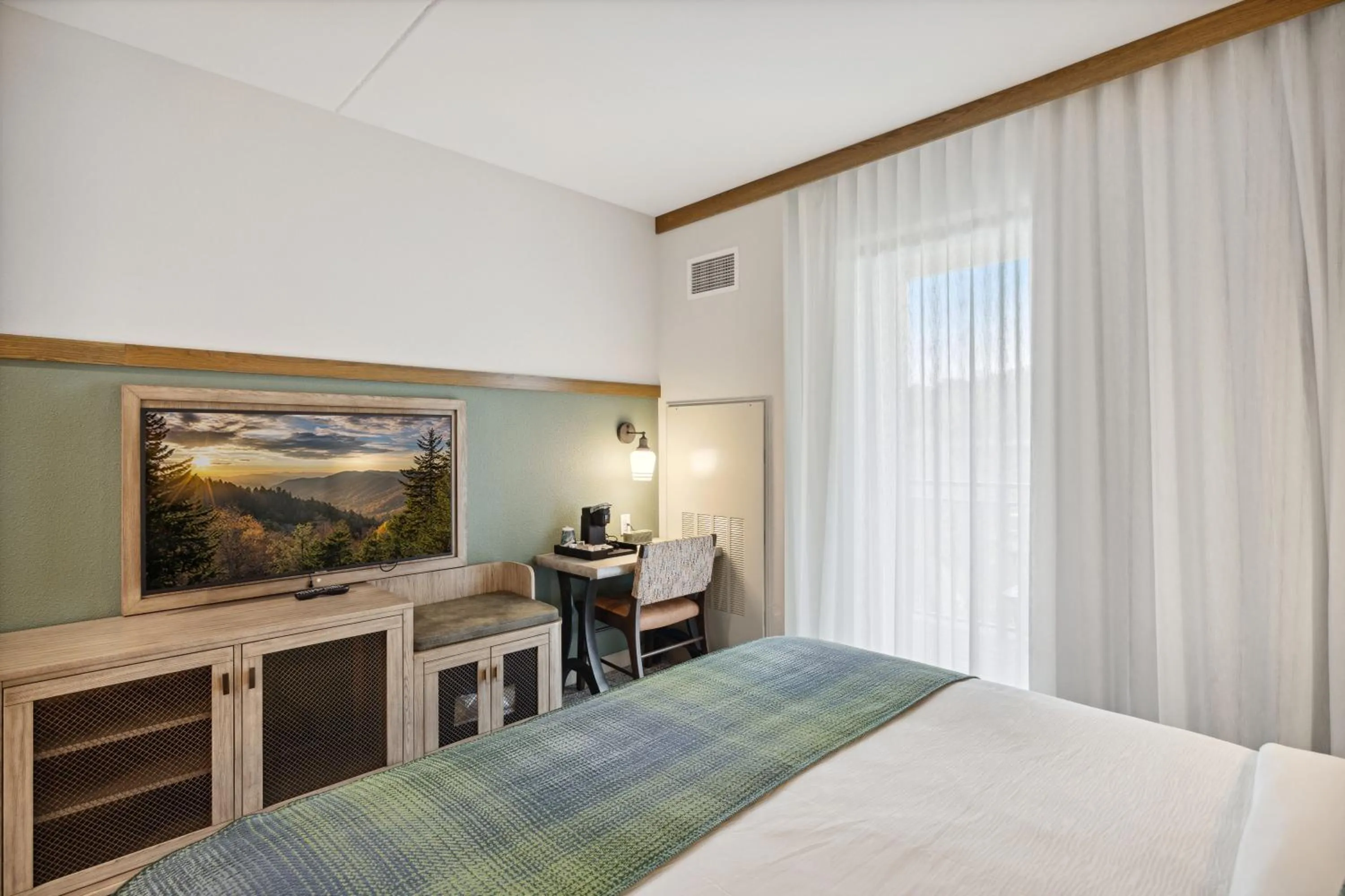 Bed in Dollywood's HeartSong Lodge & Resort