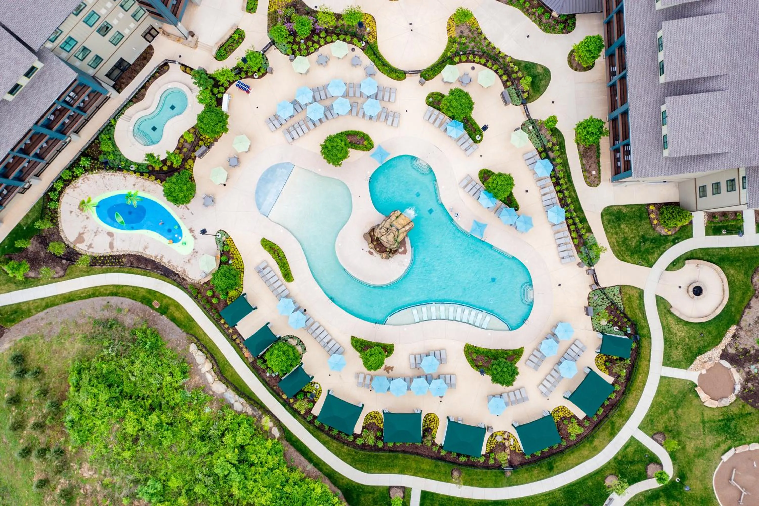 Property building in Dollywood's HeartSong Lodge & Resort