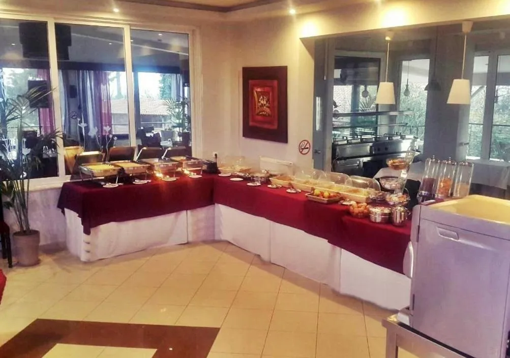 Food in Assembly Hotel