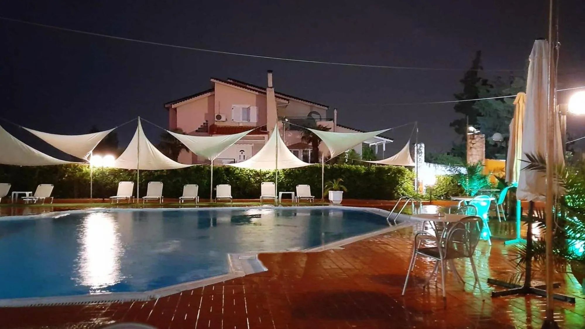 Swimming pool in Assembly Hotel