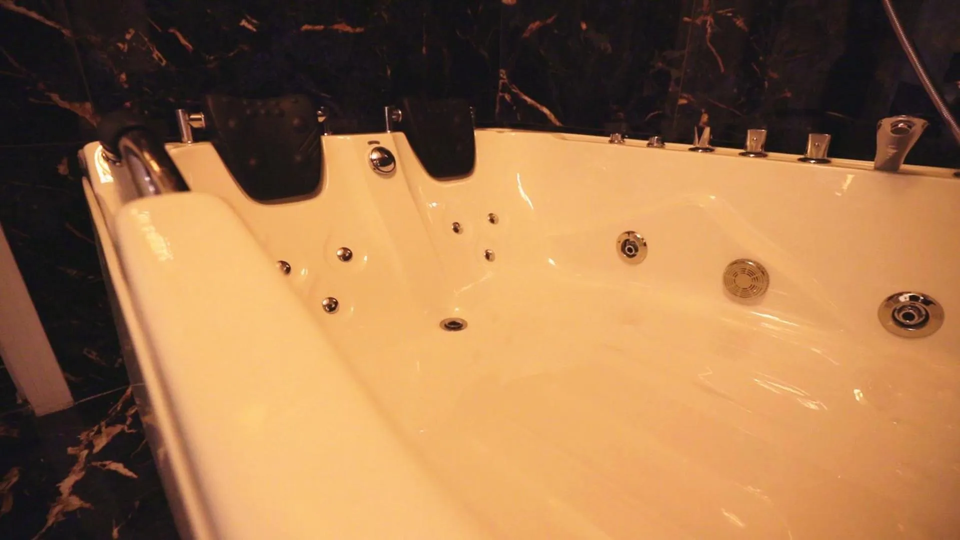 Bathroom in Al Nabarees Al Masi Hotel