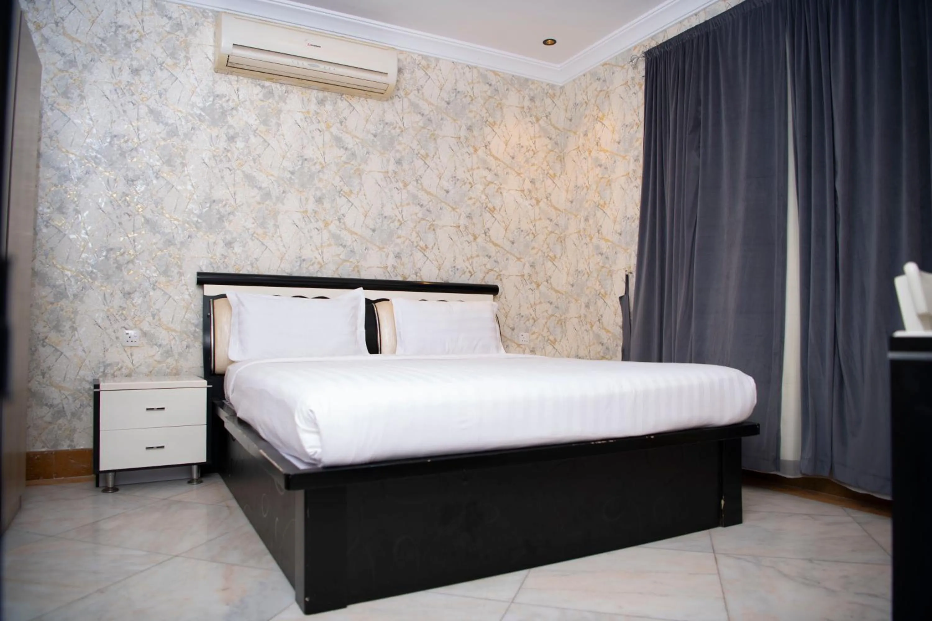 Bedroom in Al Nabarees Al Masi Hotel