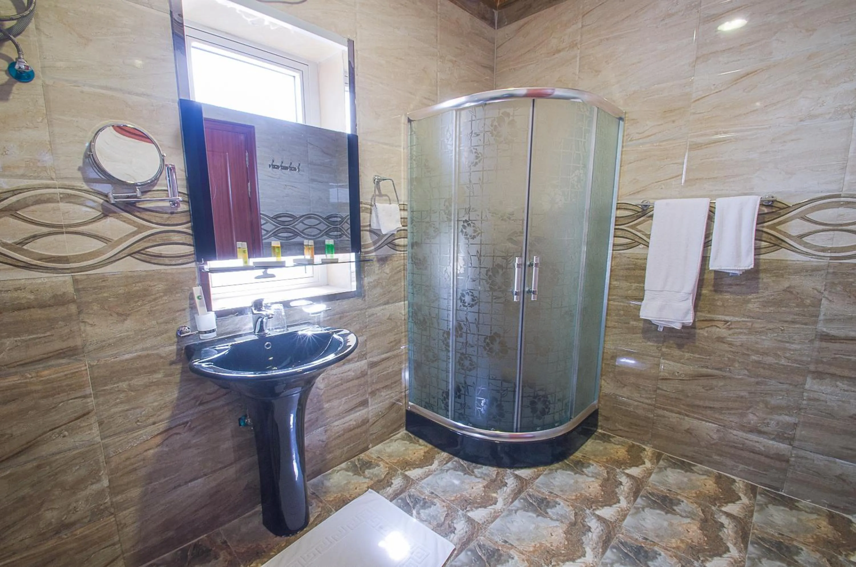 Bathroom in Al Nabarees Al Masi Hotel