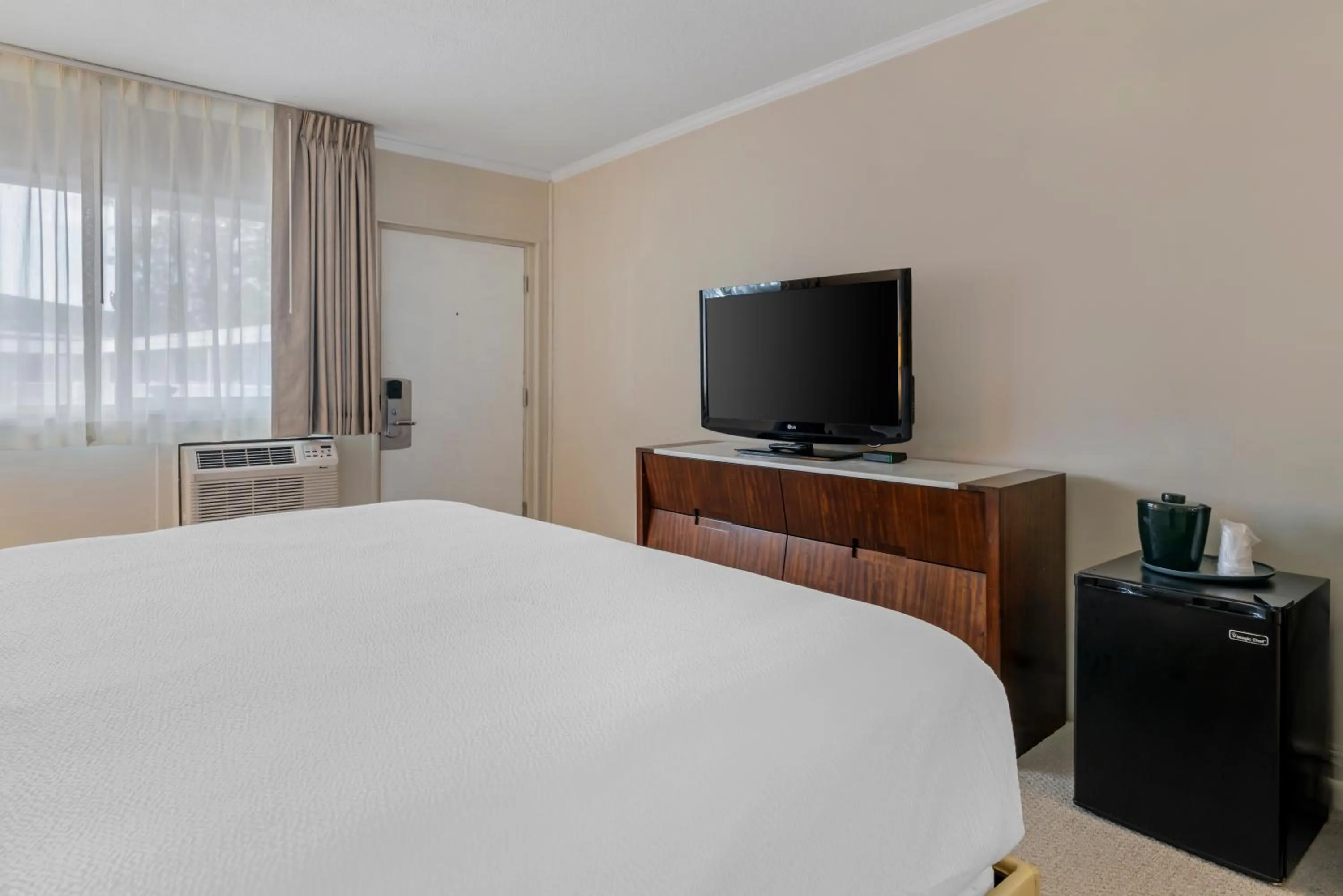 Bedroom, Bed in Downtown Dover Inn