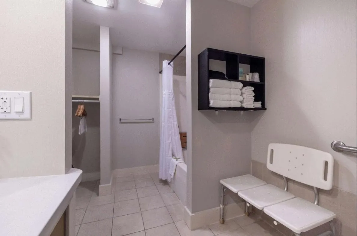 Shower in Downtown Dover Inn