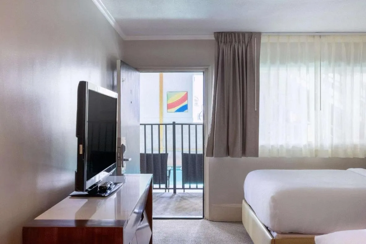 TV and multimedia, Bed in Downtown Dover Inn