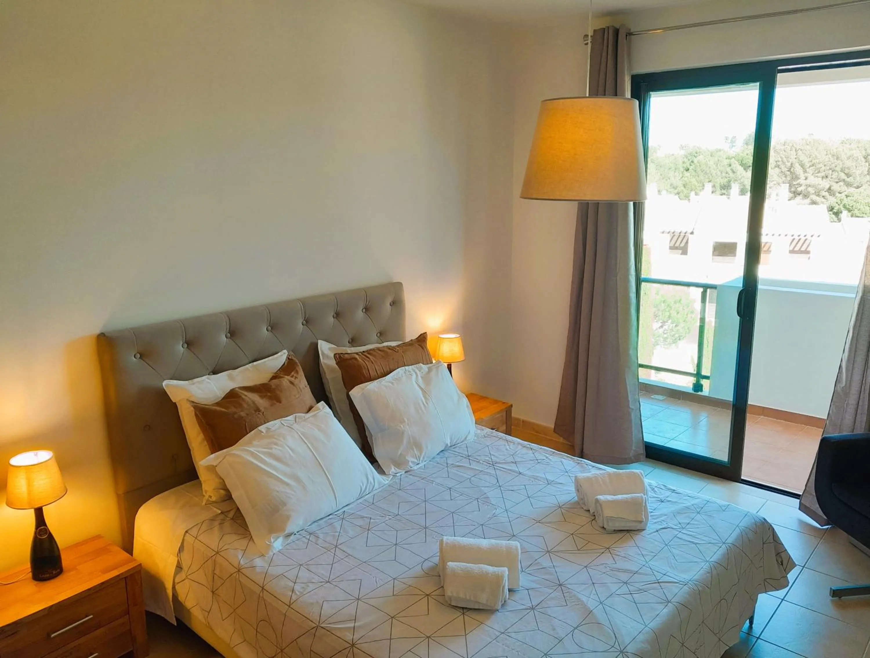 Bed in DeVVine Beach and Golf
