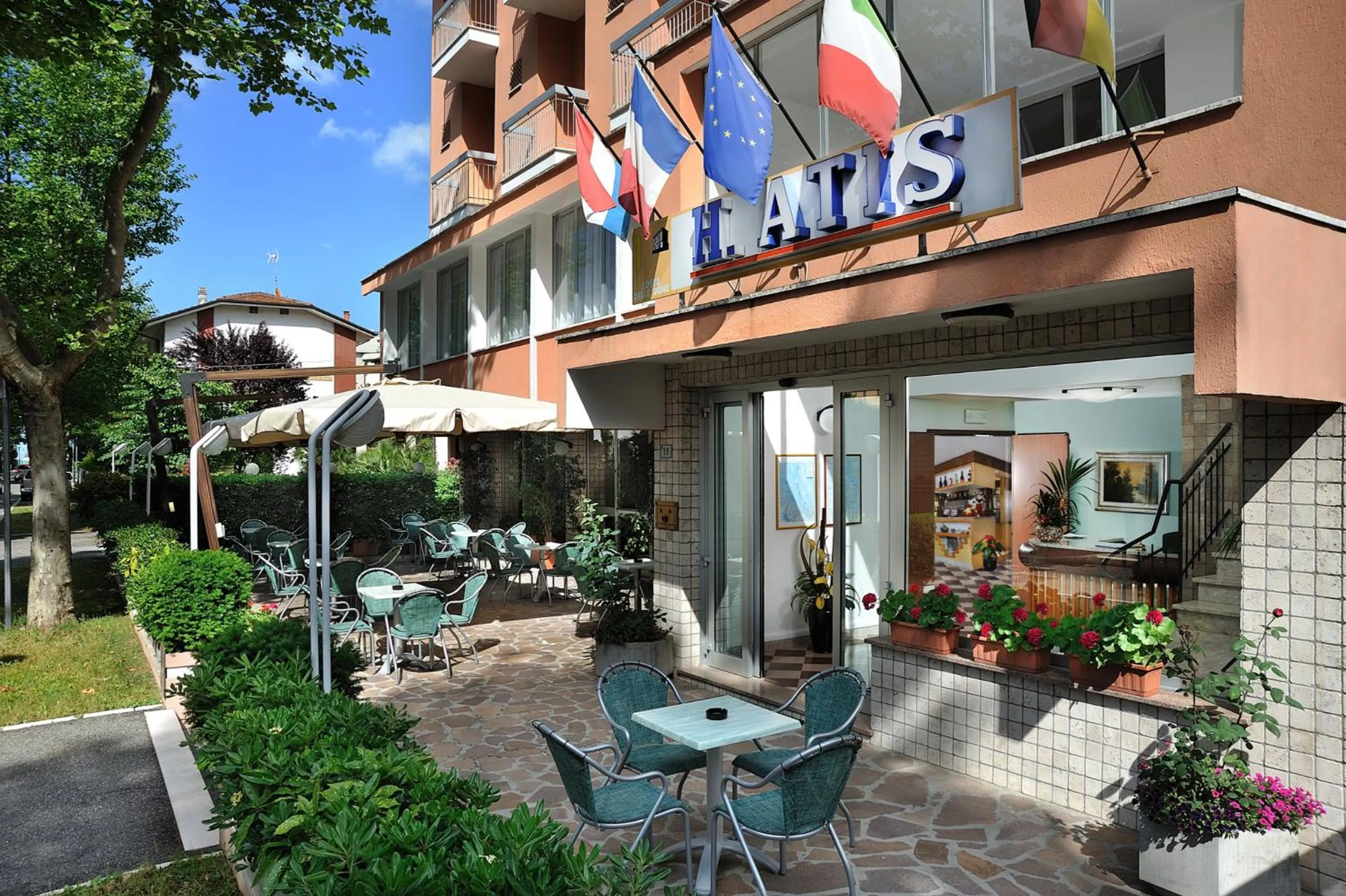 Patio in Hotel Atis