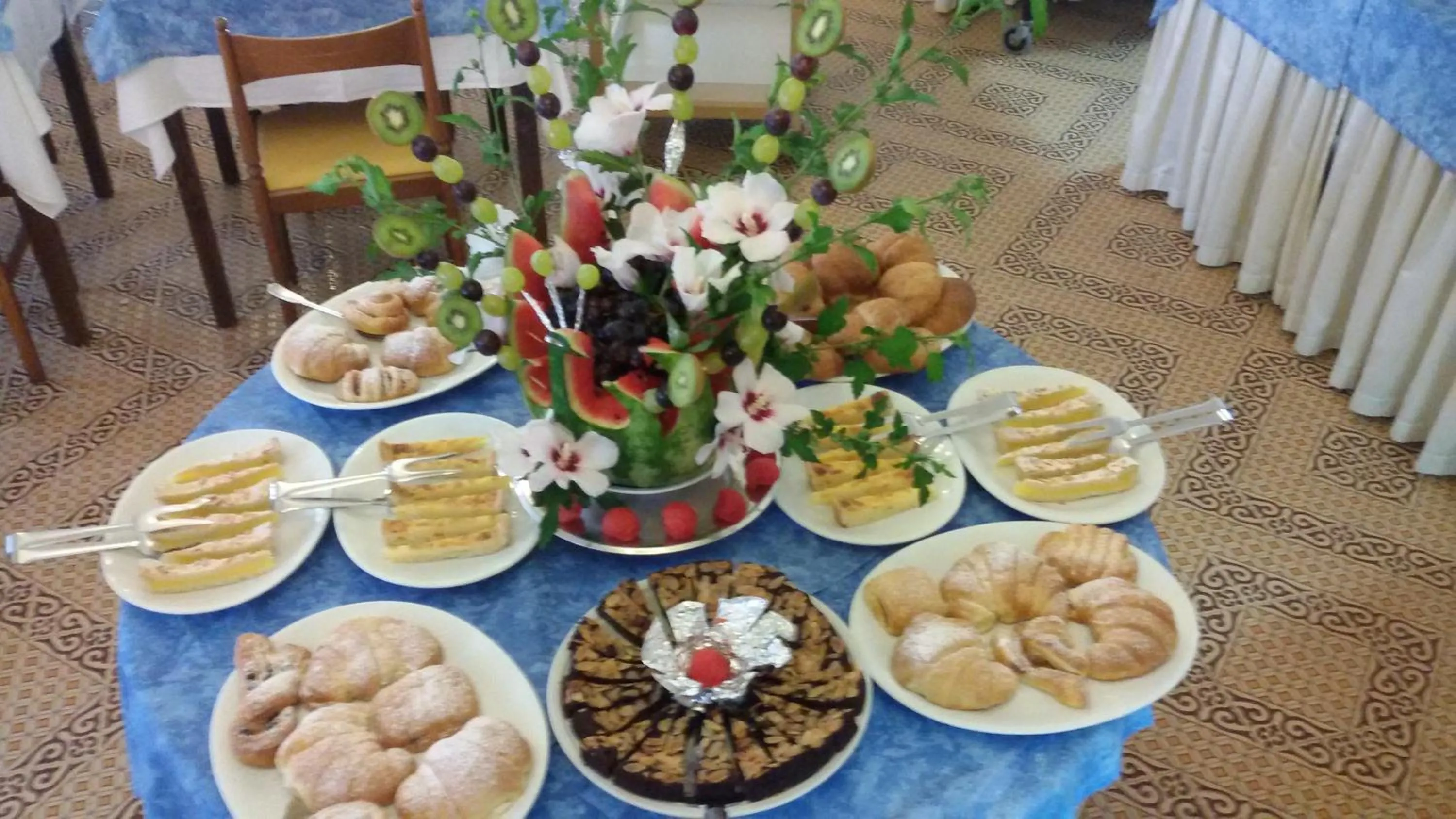 Restaurant/places to eat in Hotel Atis