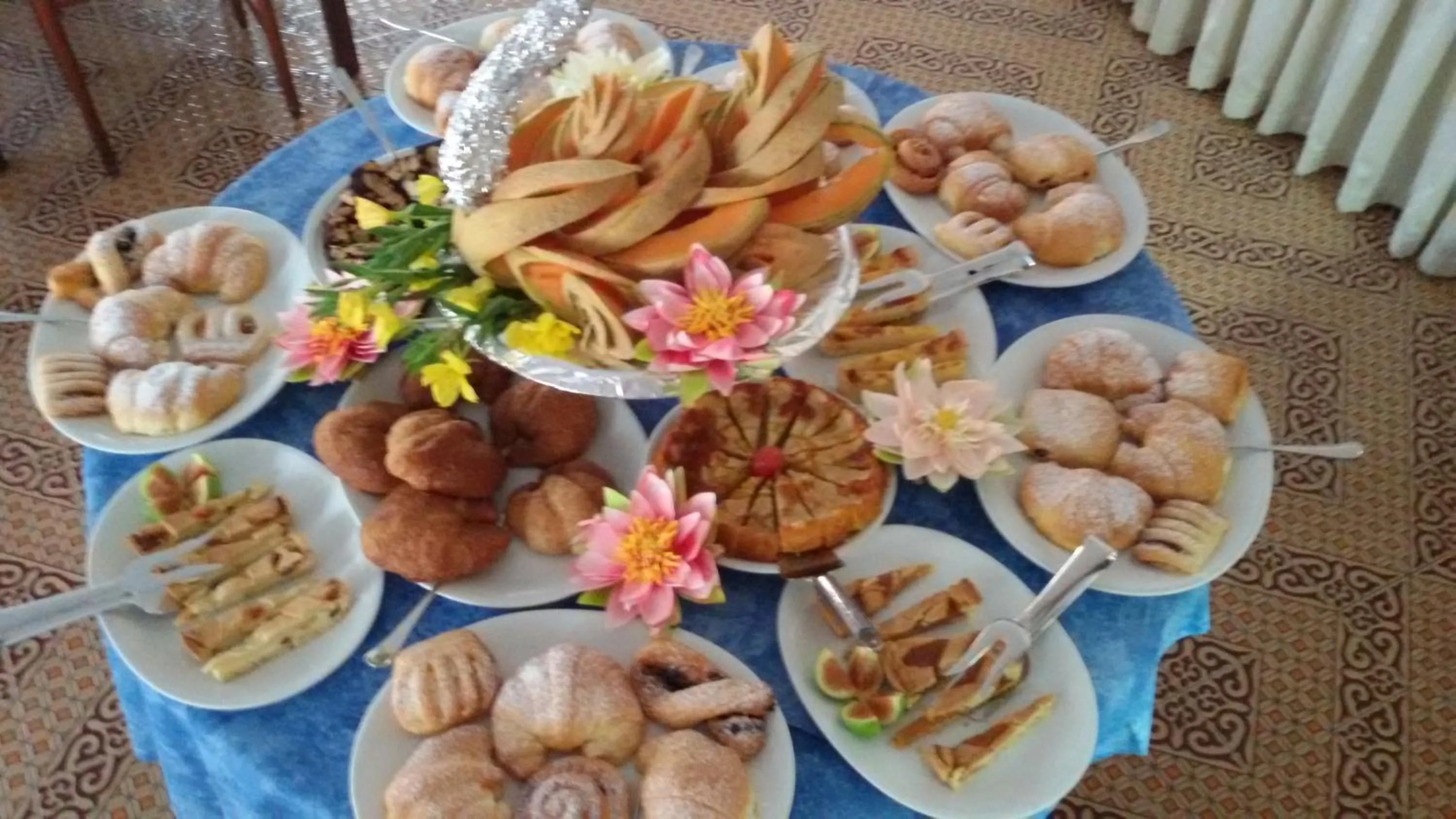 Restaurant/places to eat in Hotel Atis