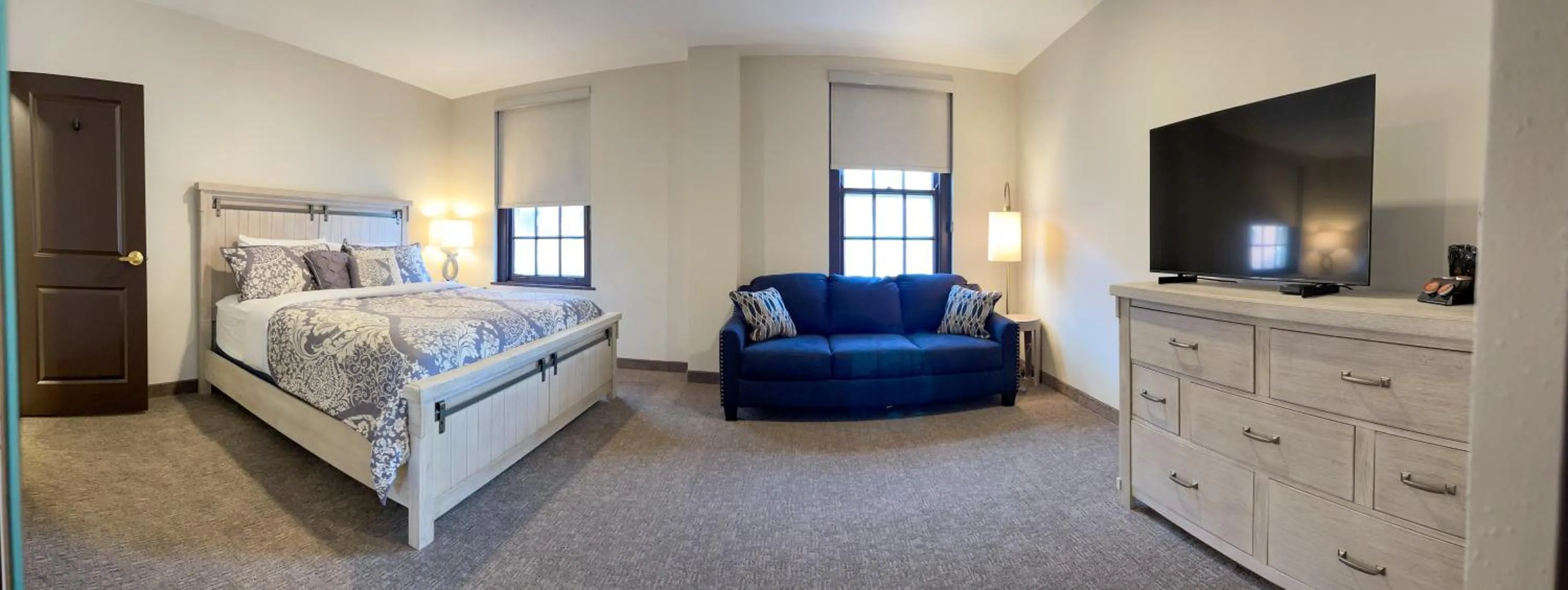 Photo of the whole room, Bed in The Alonzo Ward Hotel