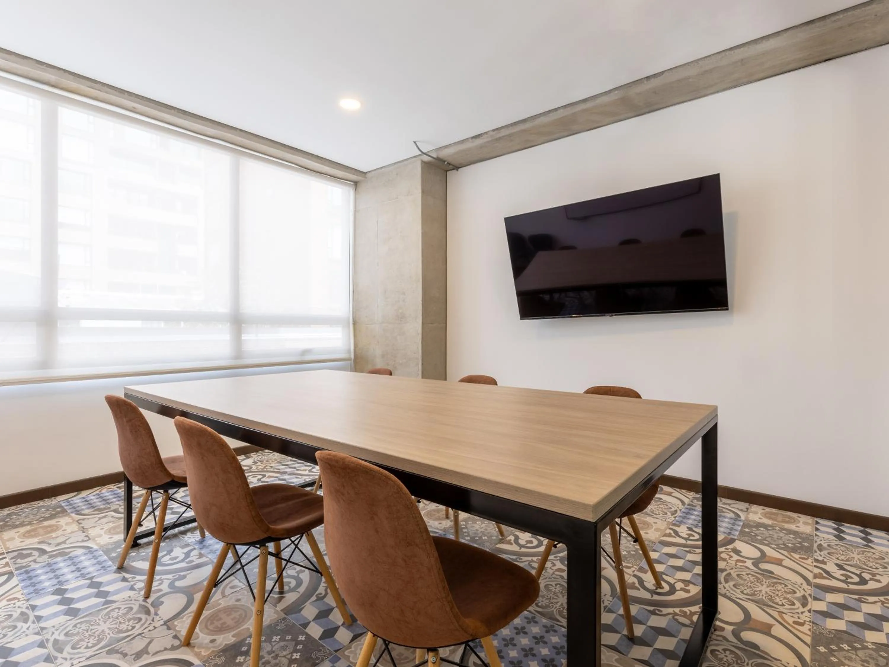 Seating area in Beliving by Wynwood House