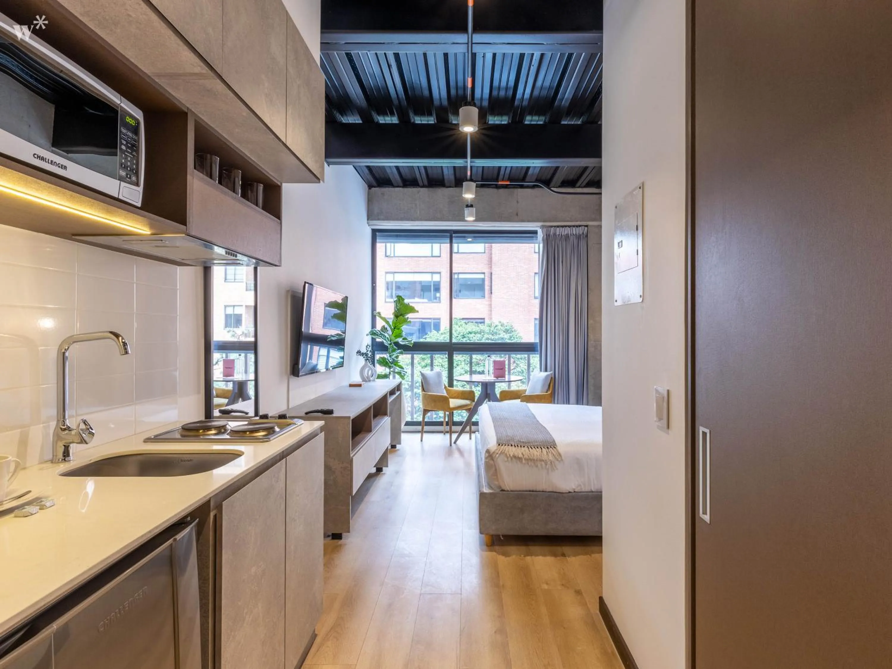 Kitchen or kitchenette in Beliving by Wynwood House