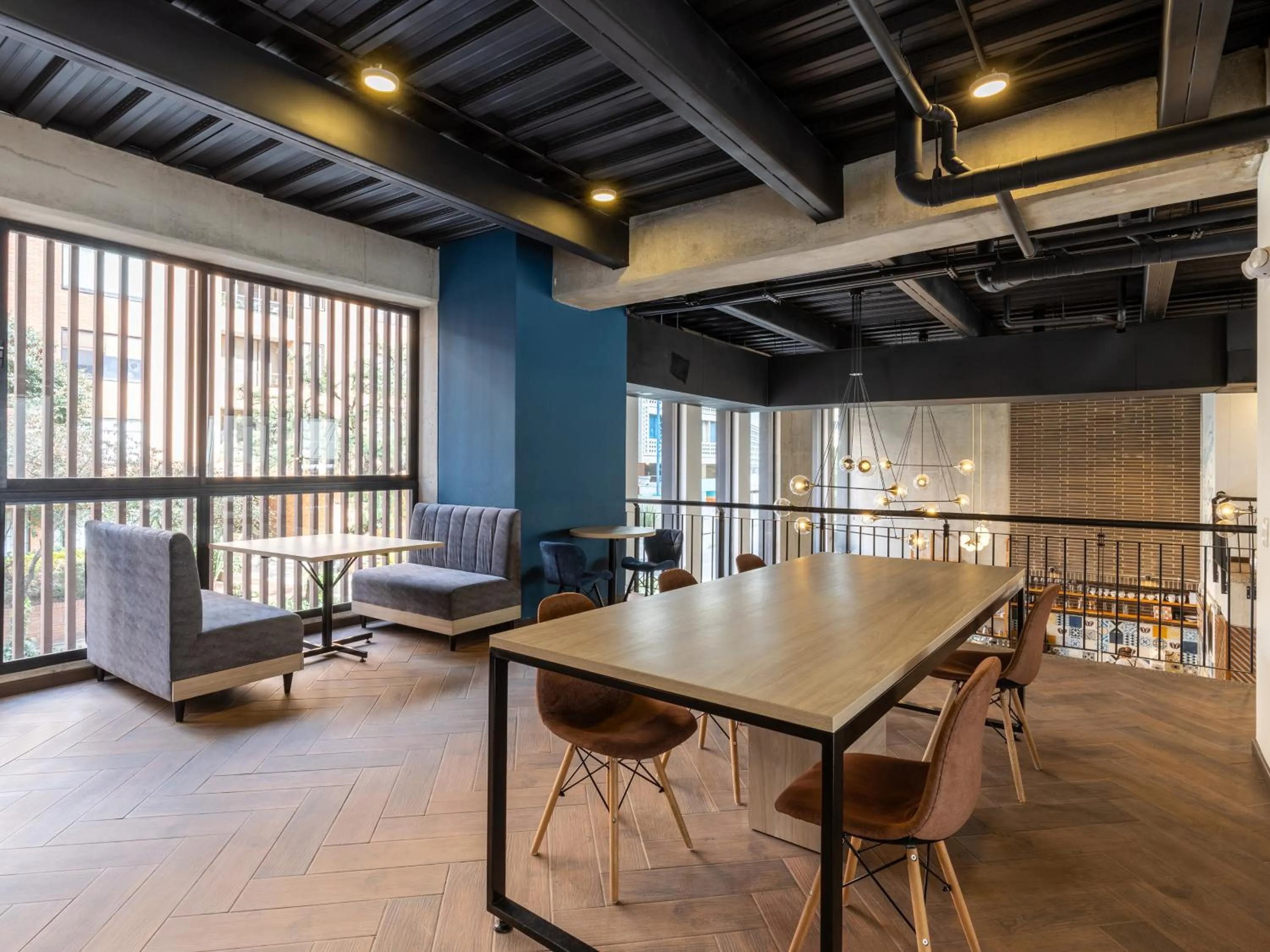 Dining area in Beliving by Wynwood House