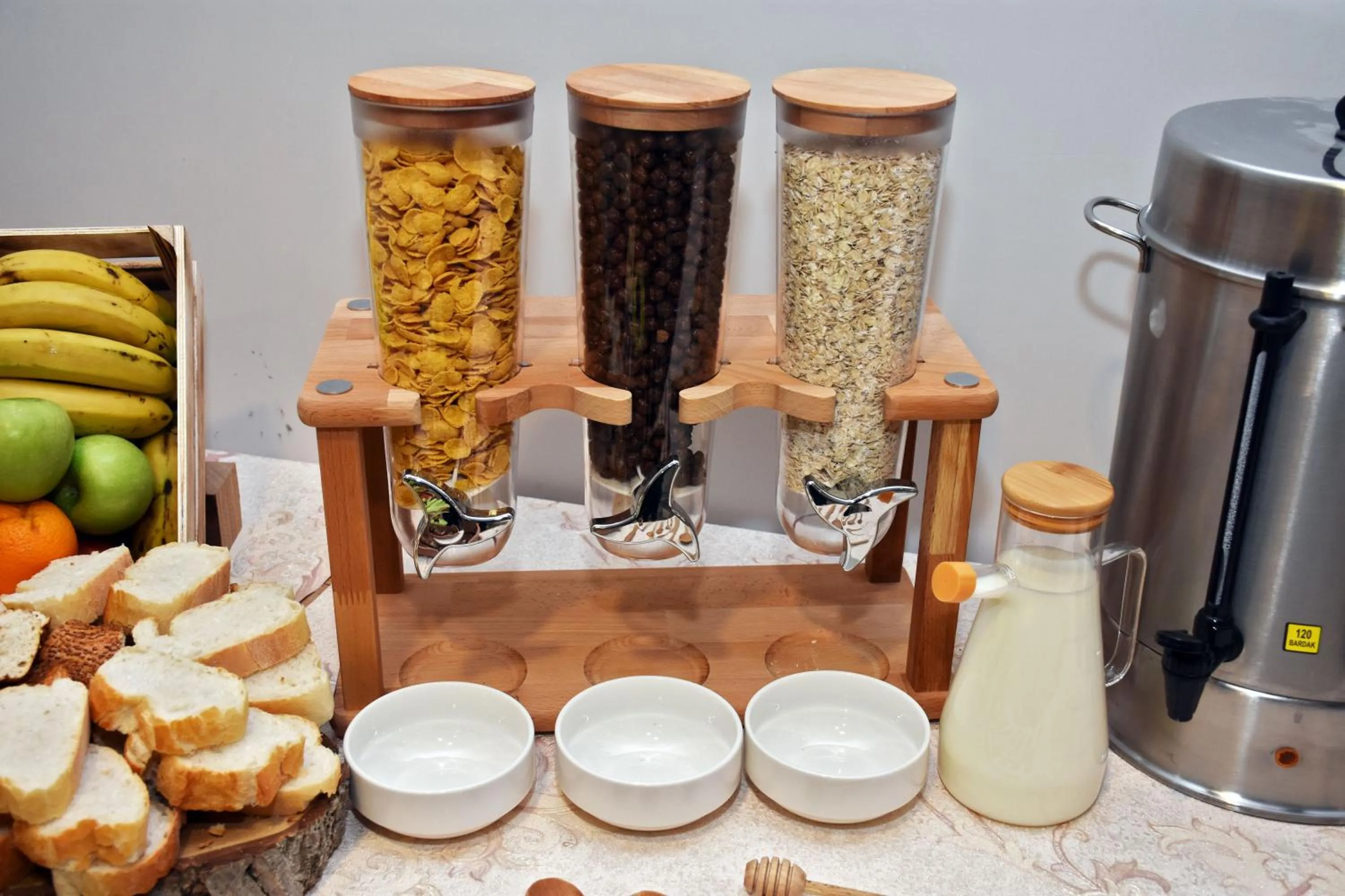 Coffee/tea facilities in Linda Port Hotel