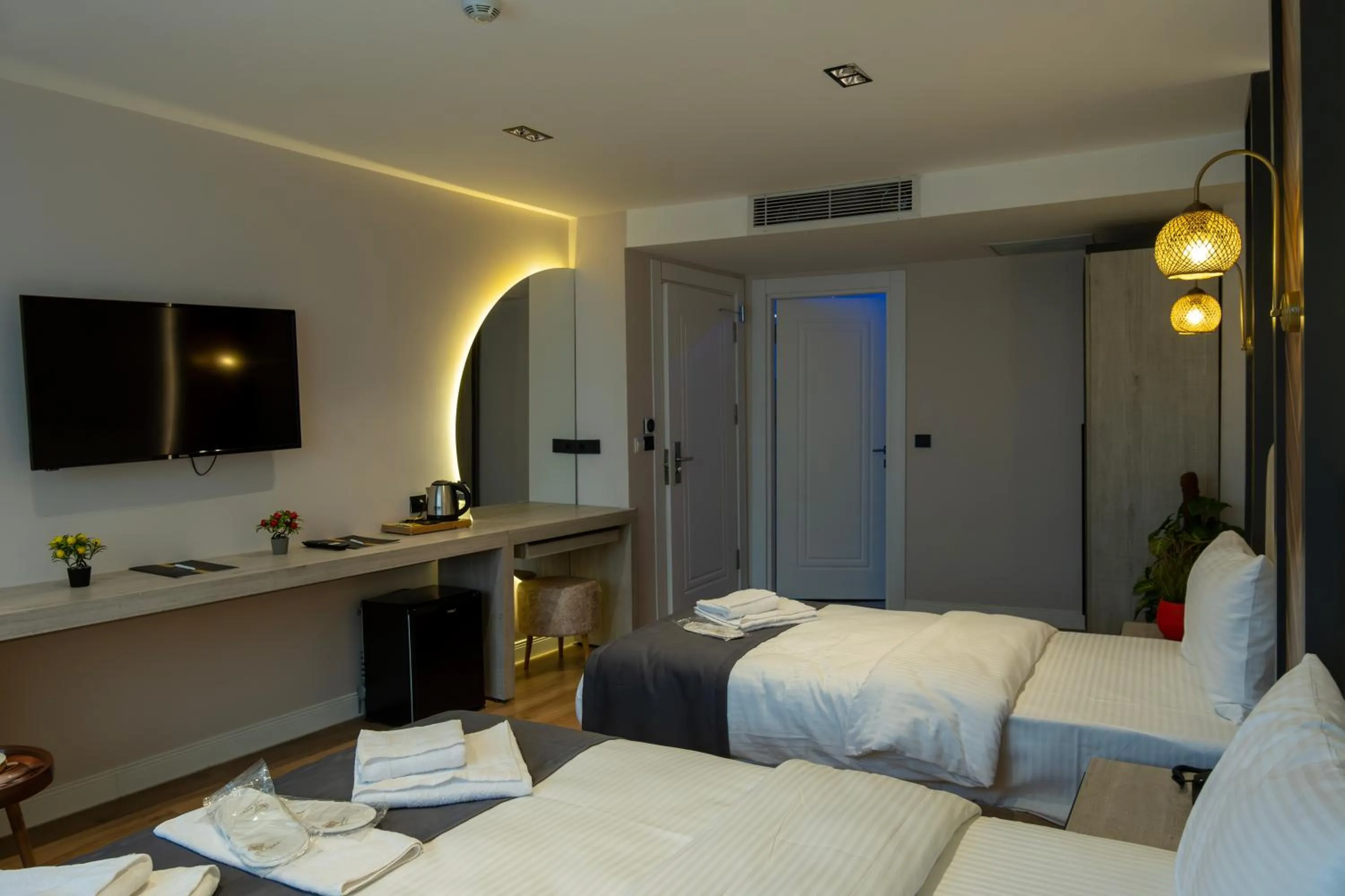 Photo of the whole room, Bed in Linda Port Hotel