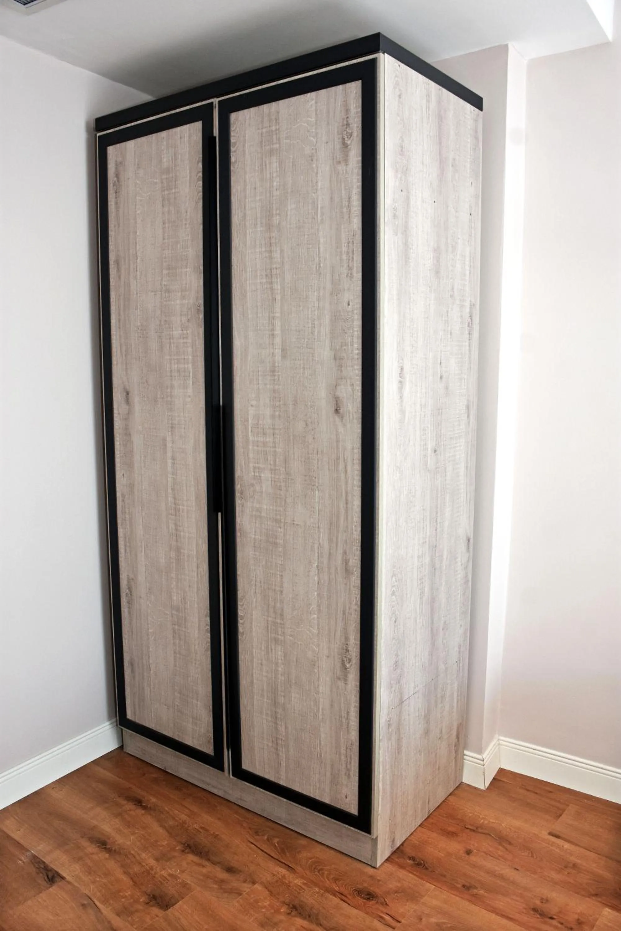 wardrobe in Linda Port Hotel