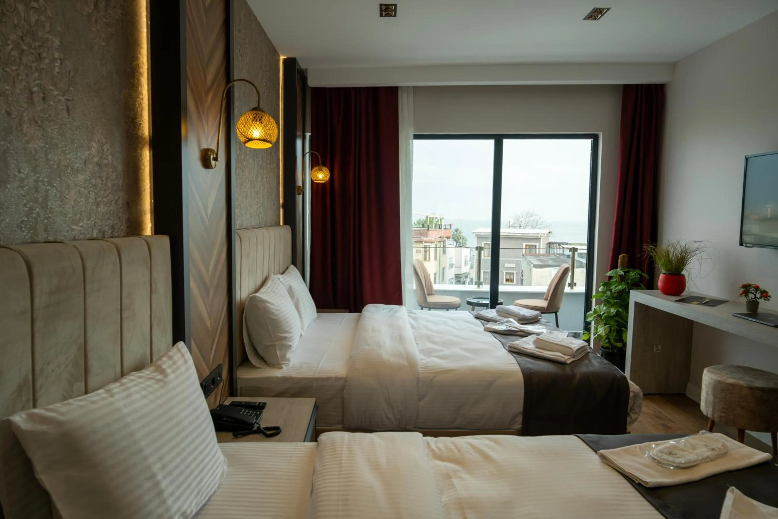 Photo of the whole room, Bed in Linda Port Hotel