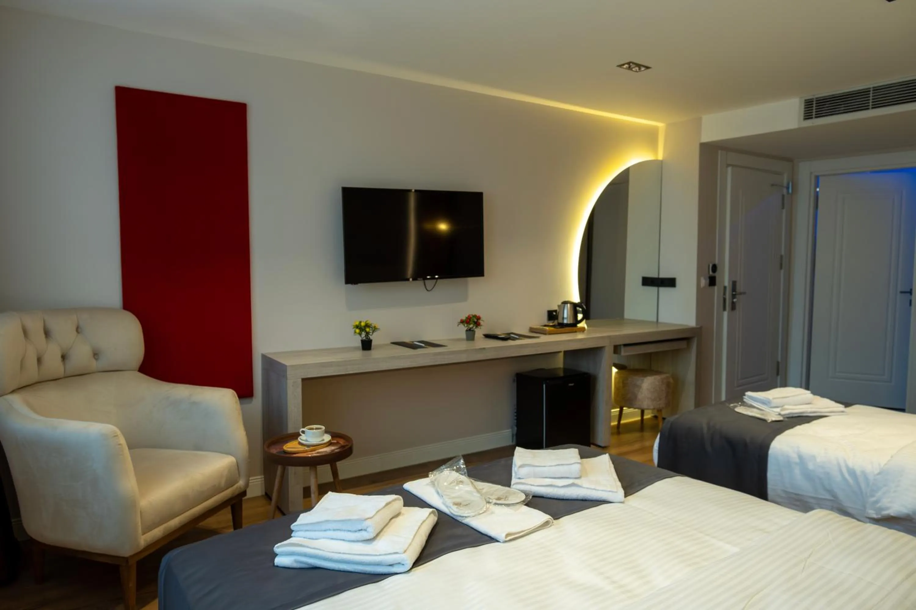 TV and multimedia, Bed in Linda Port Hotel