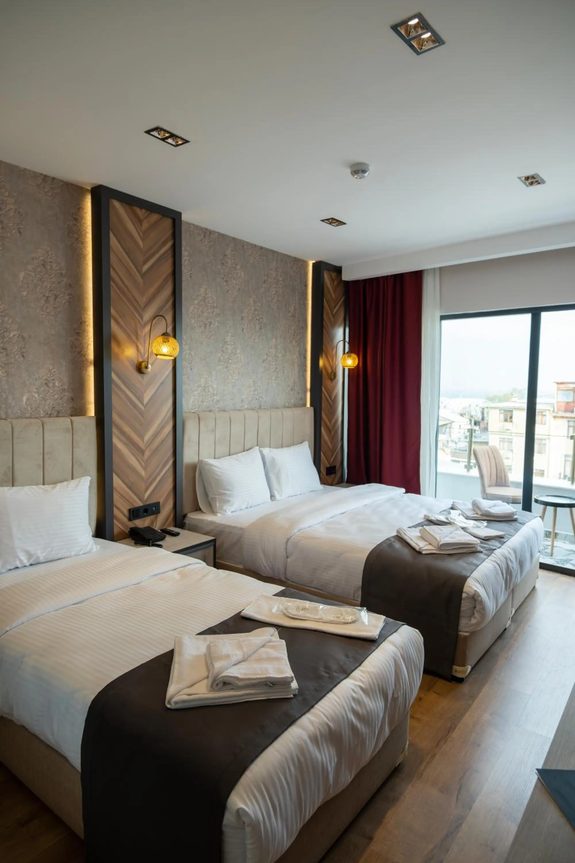 Photo of the whole room, Bed in Linda Port Hotel