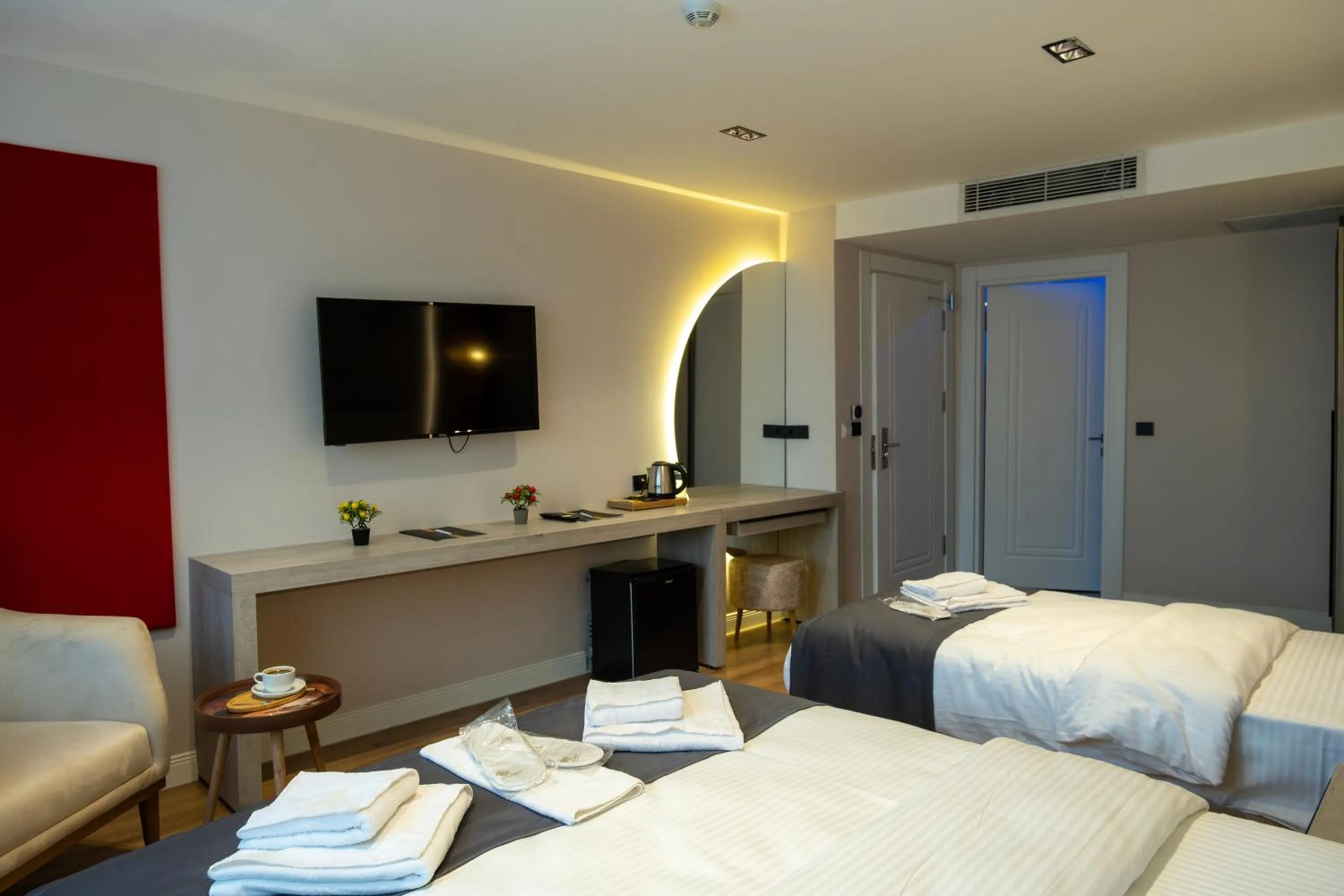 TV and multimedia, Bed in Linda Port Hotel