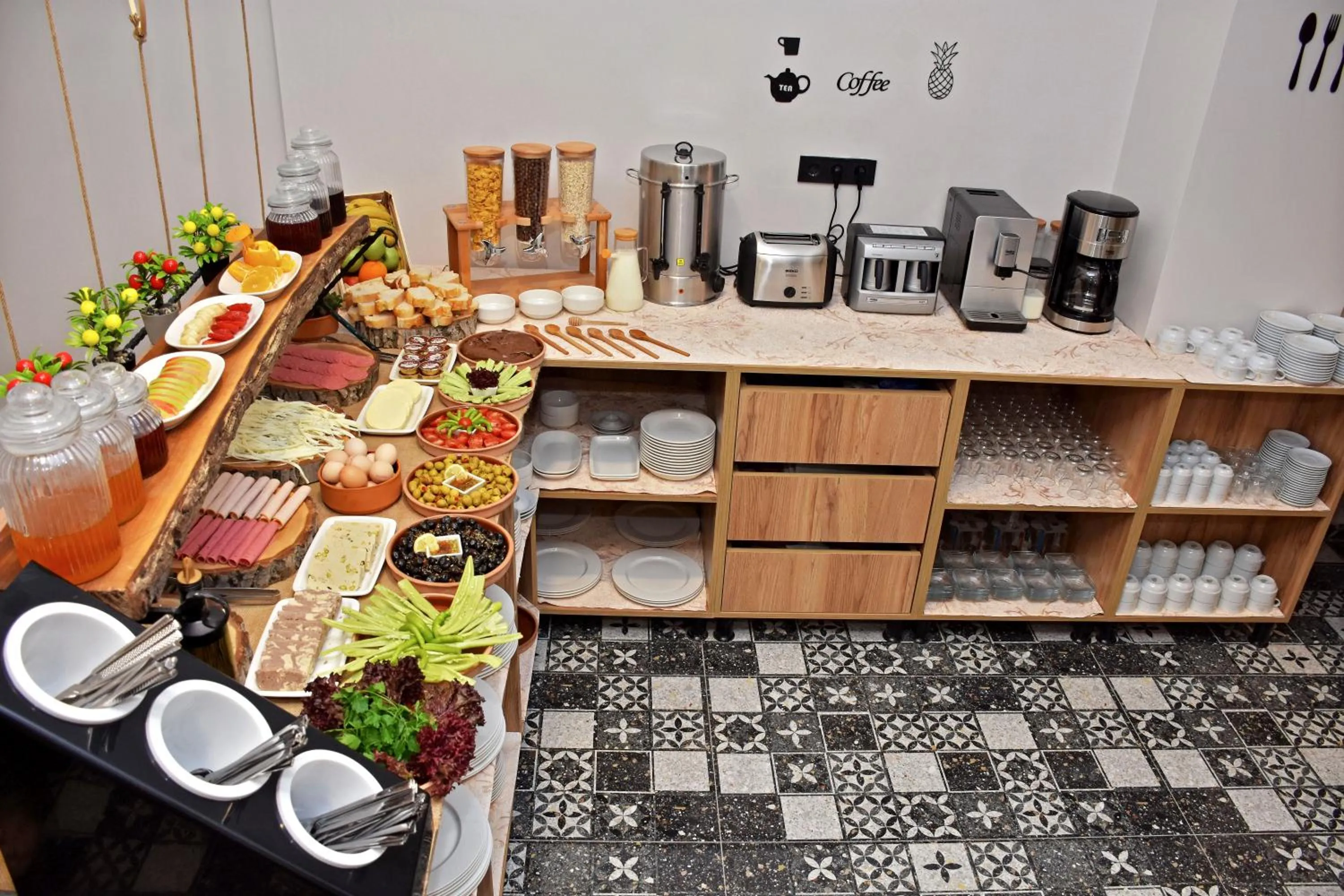 Coffee/tea facilities in Linda Port Hotel