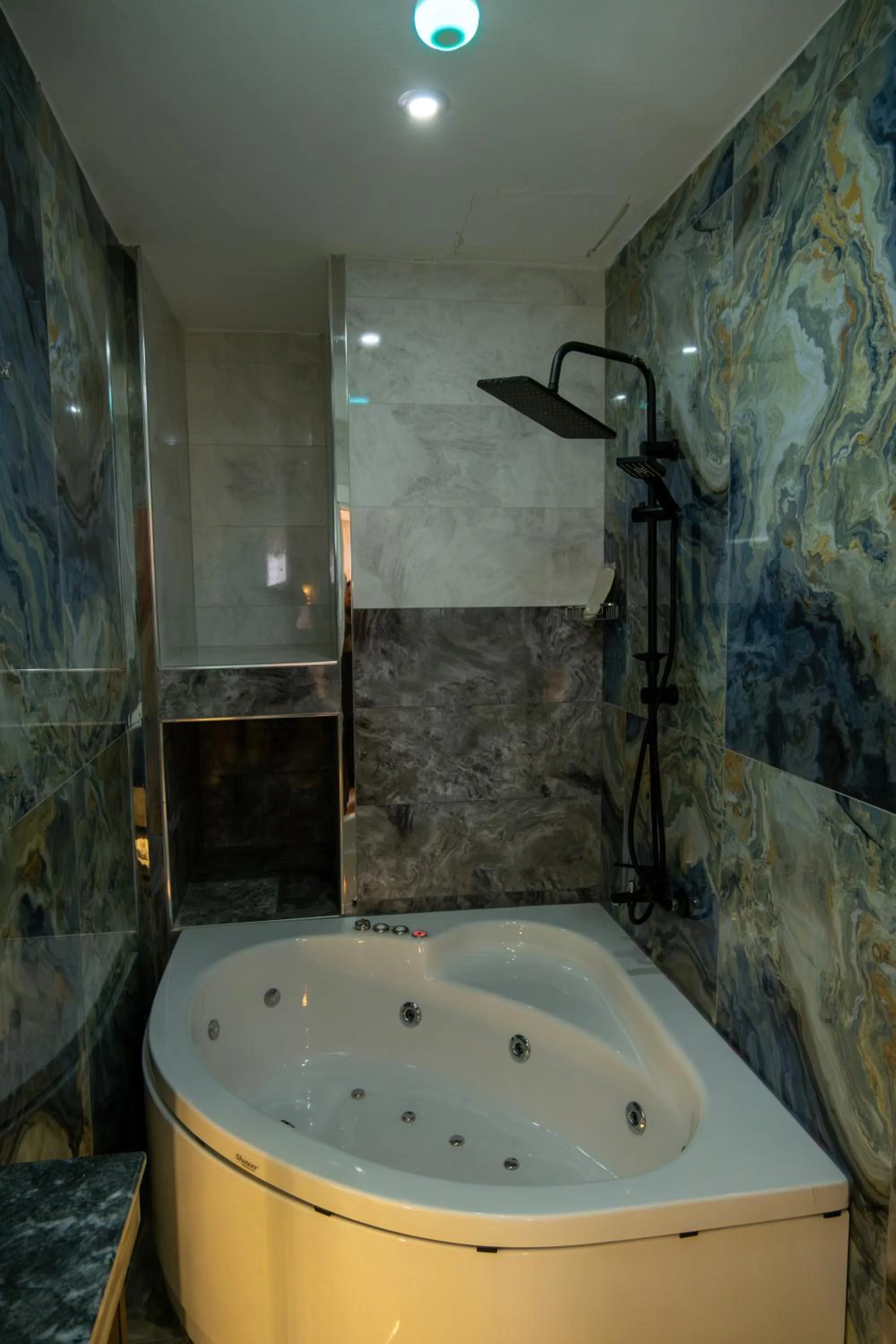 Hot Tub in Linda Port Hotel