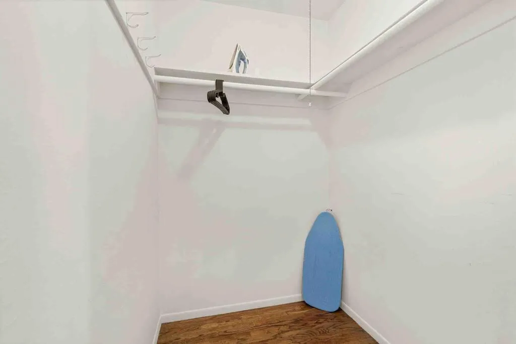 Mid Century Garden View Home Parking