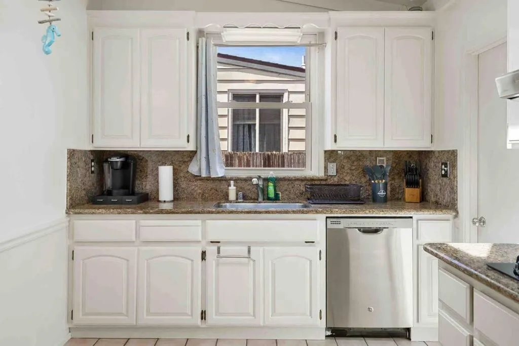 Mid Century Garden View Home Parking