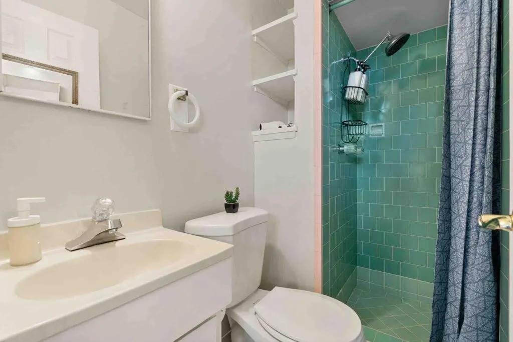 Mid Century Garden View Home Parking