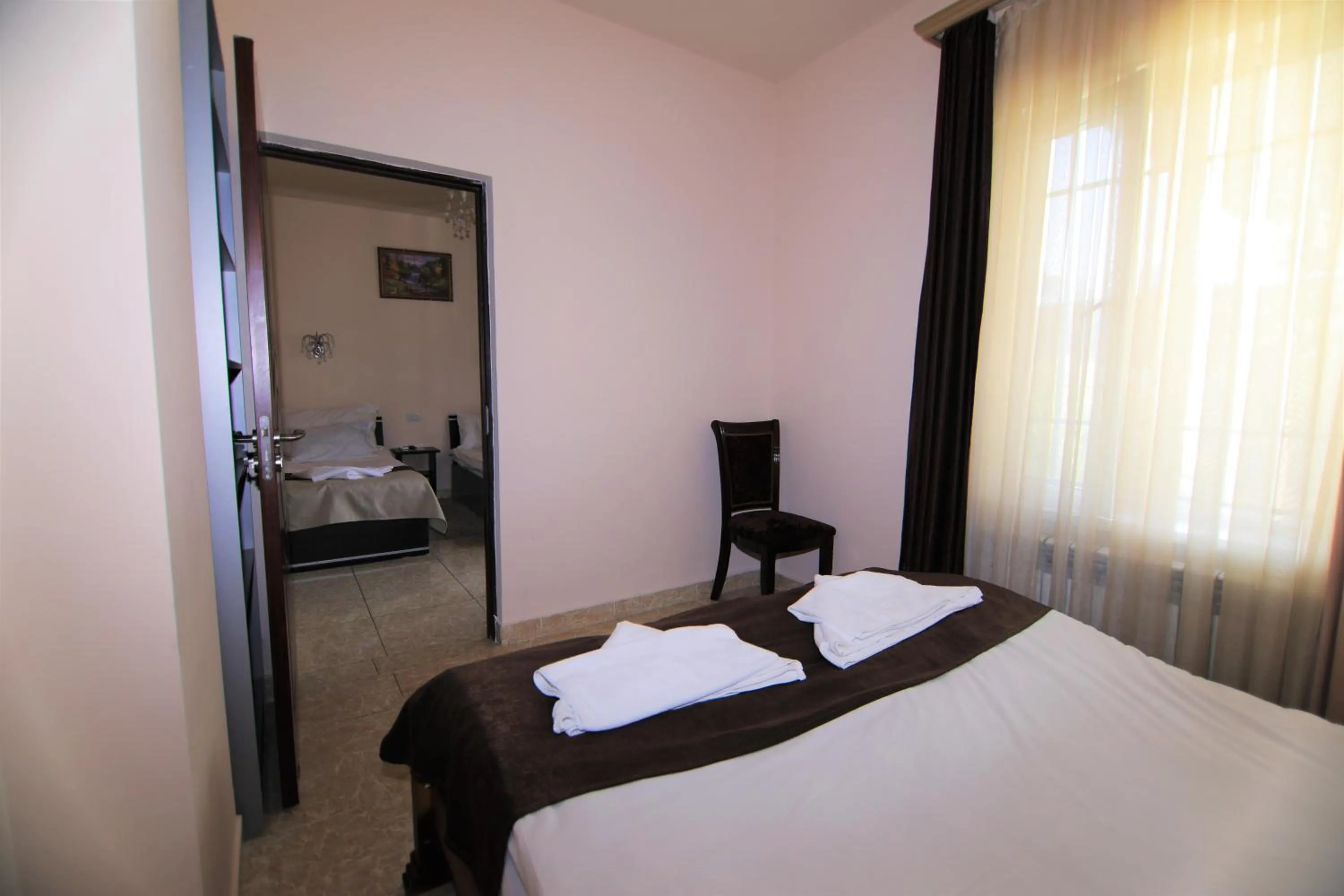 Bathroom, Bed in Comfort House Hotel