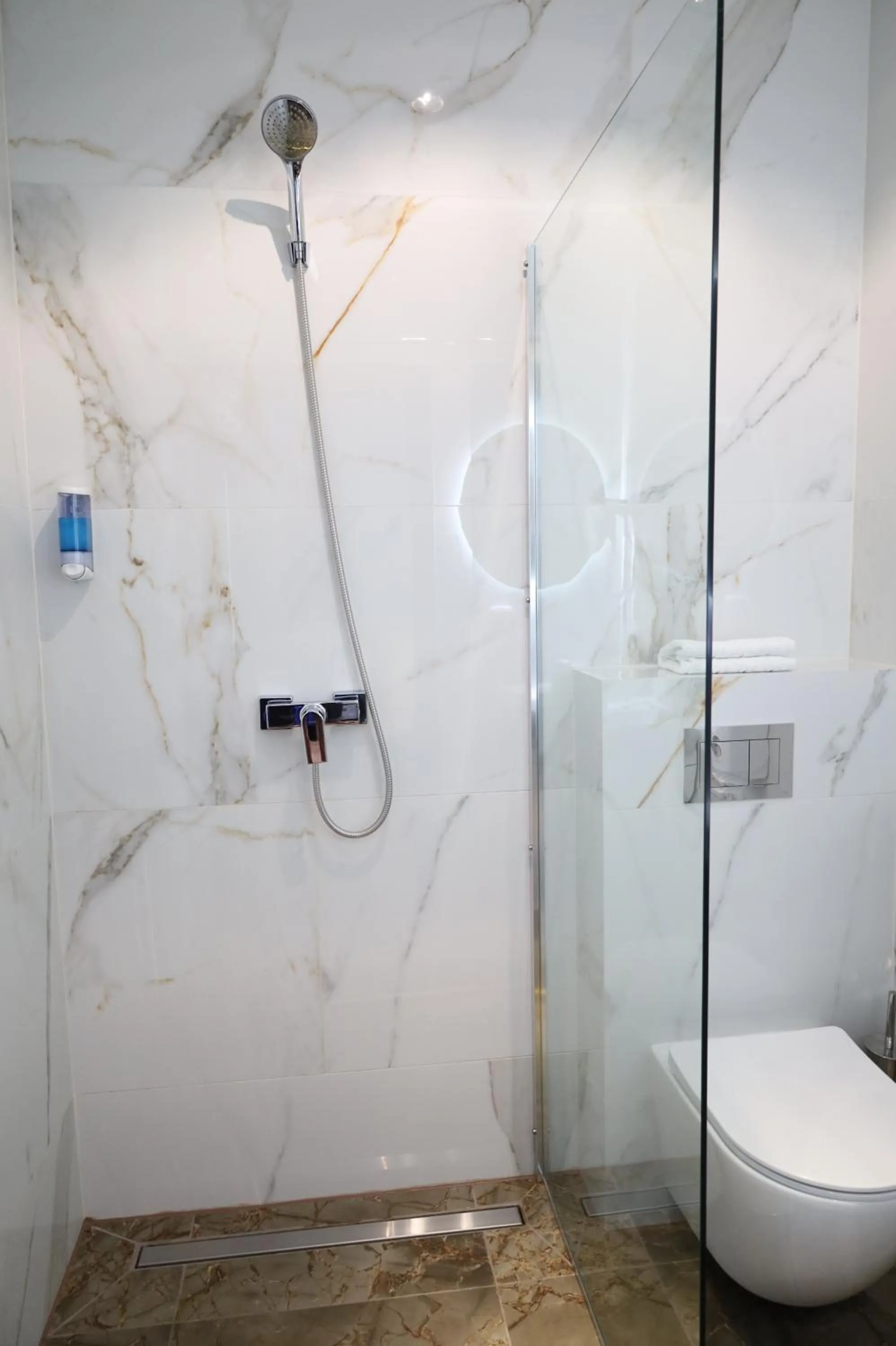 Shower in Luna Self Check-in Hotel Klaipeda