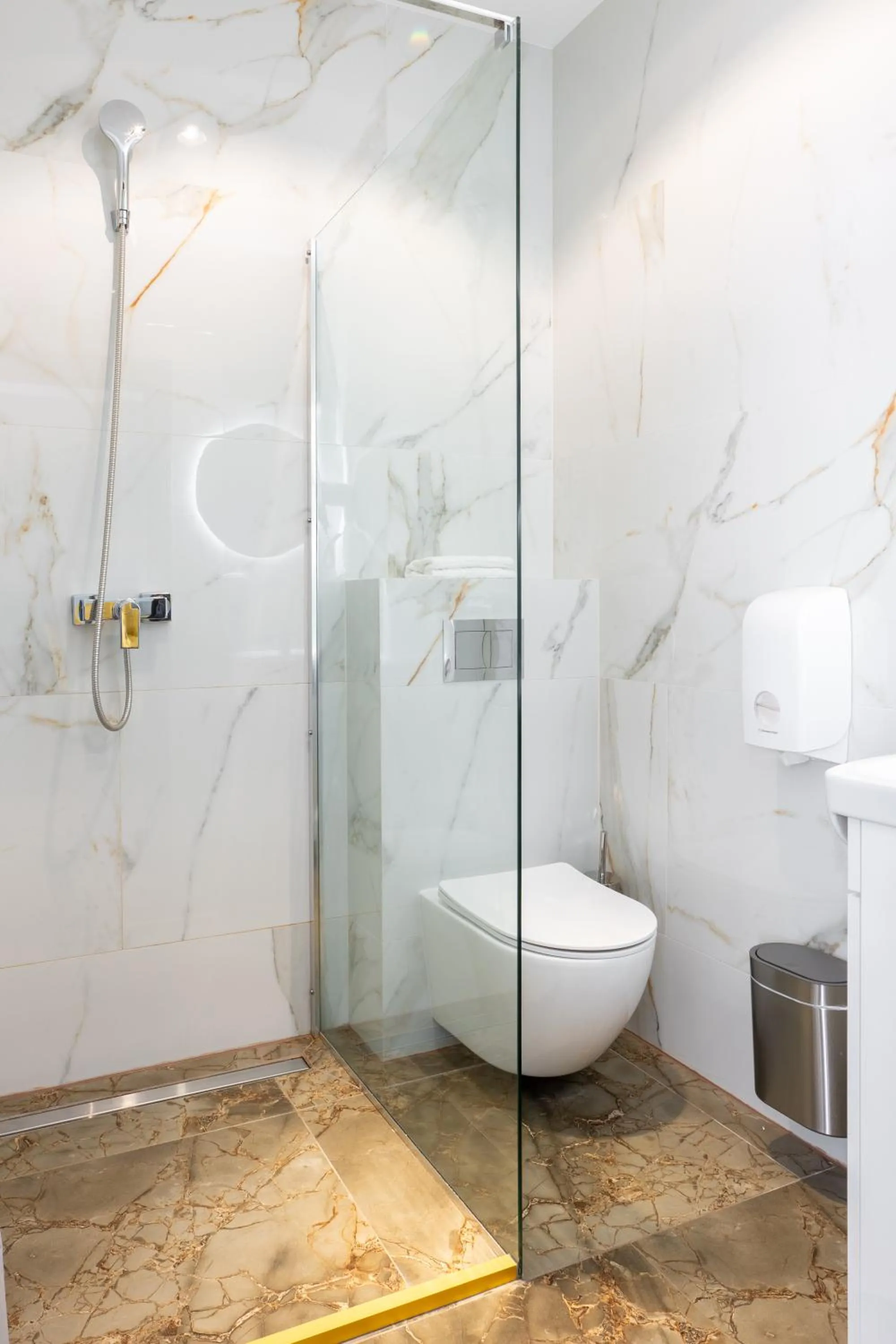 Shower in Luna Self Check-in Hotel Klaipeda