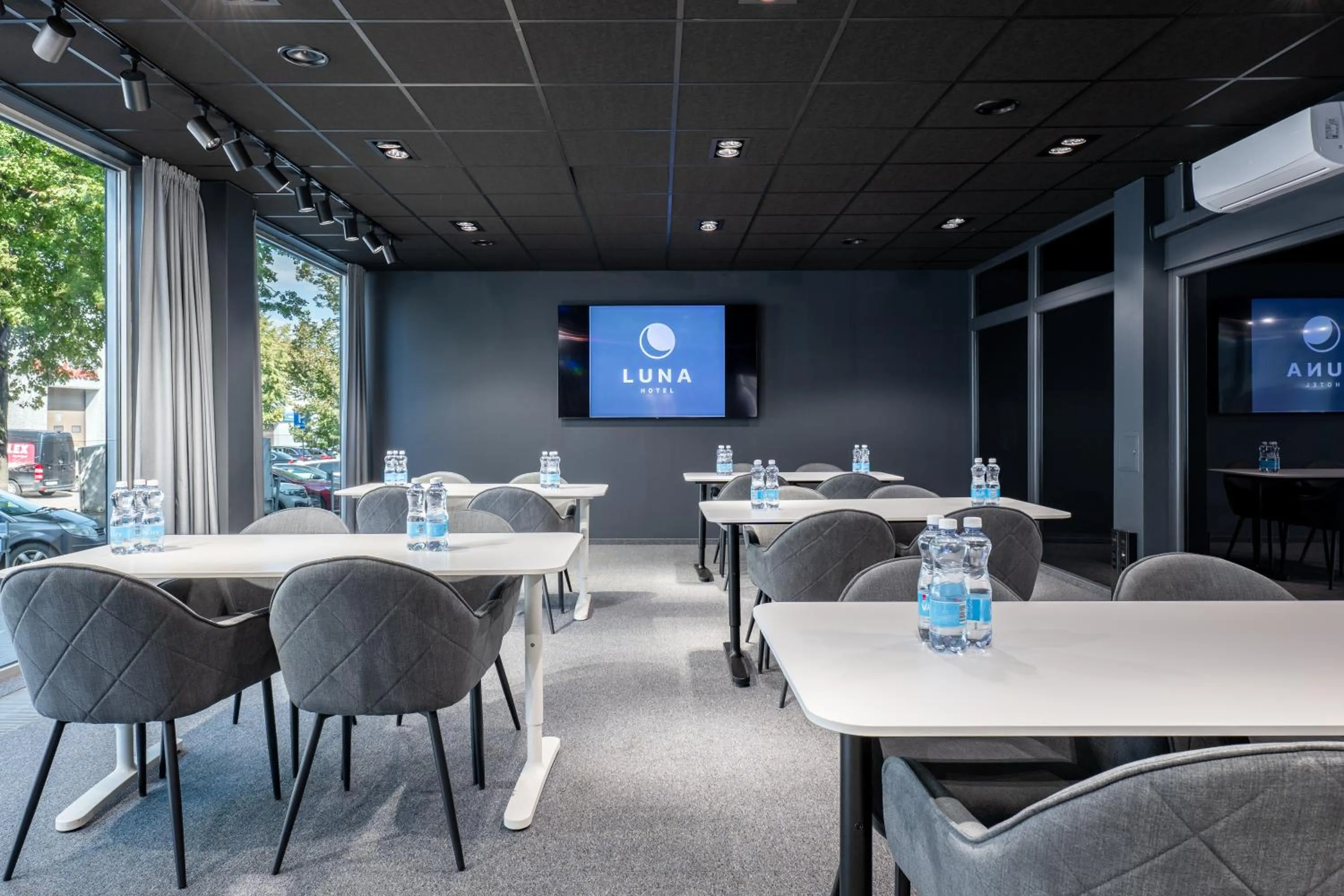 TV and multimedia in Luna Self Check-in Hotel Klaipeda