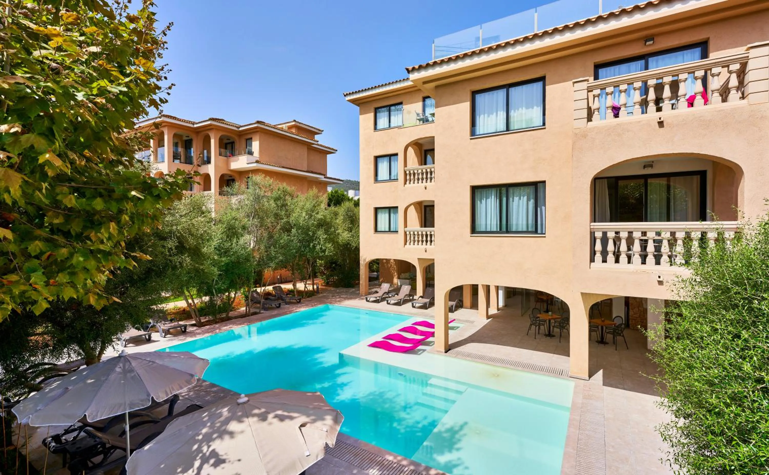 Swimming pool in Apartamentos Sinfony