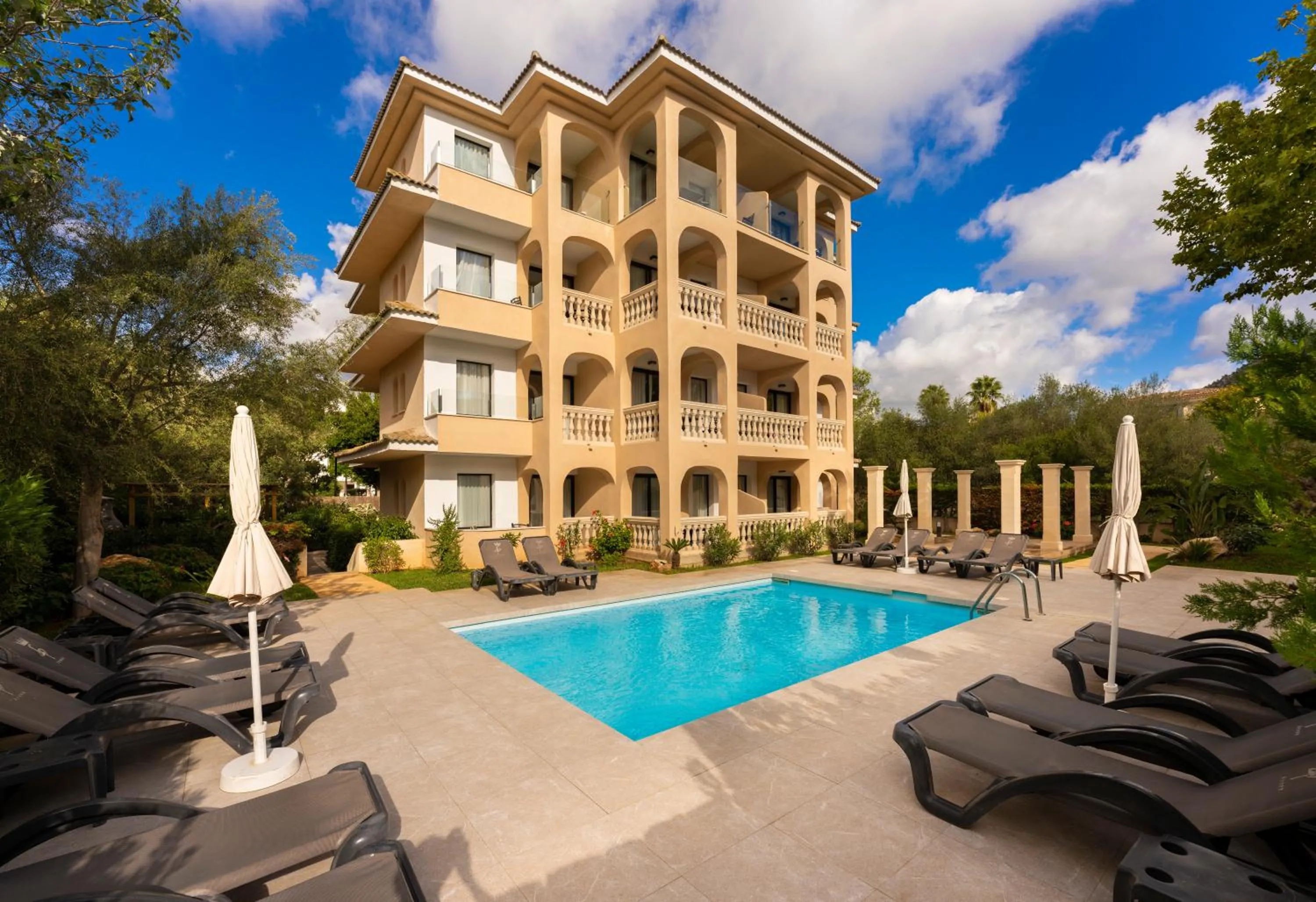 Property building in Apartamentos Sinfony