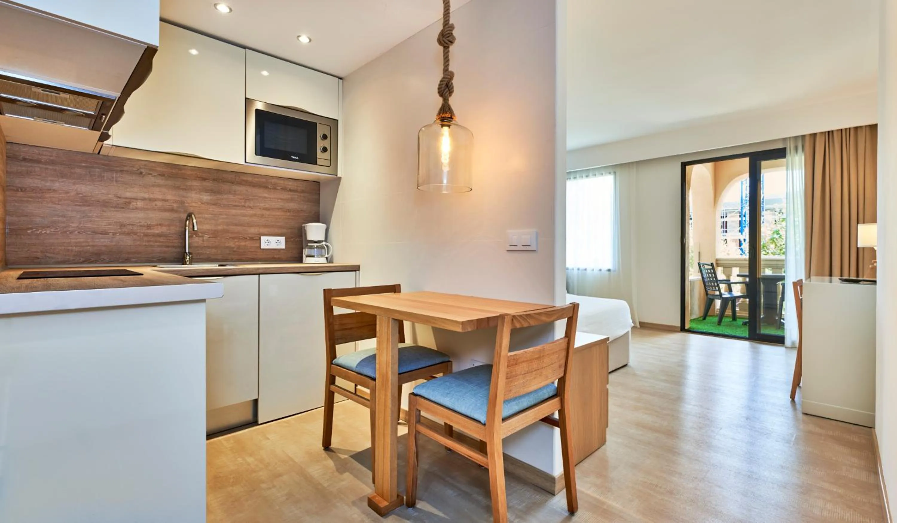 Kitchen or kitchenette in Apartamentos Sinfony