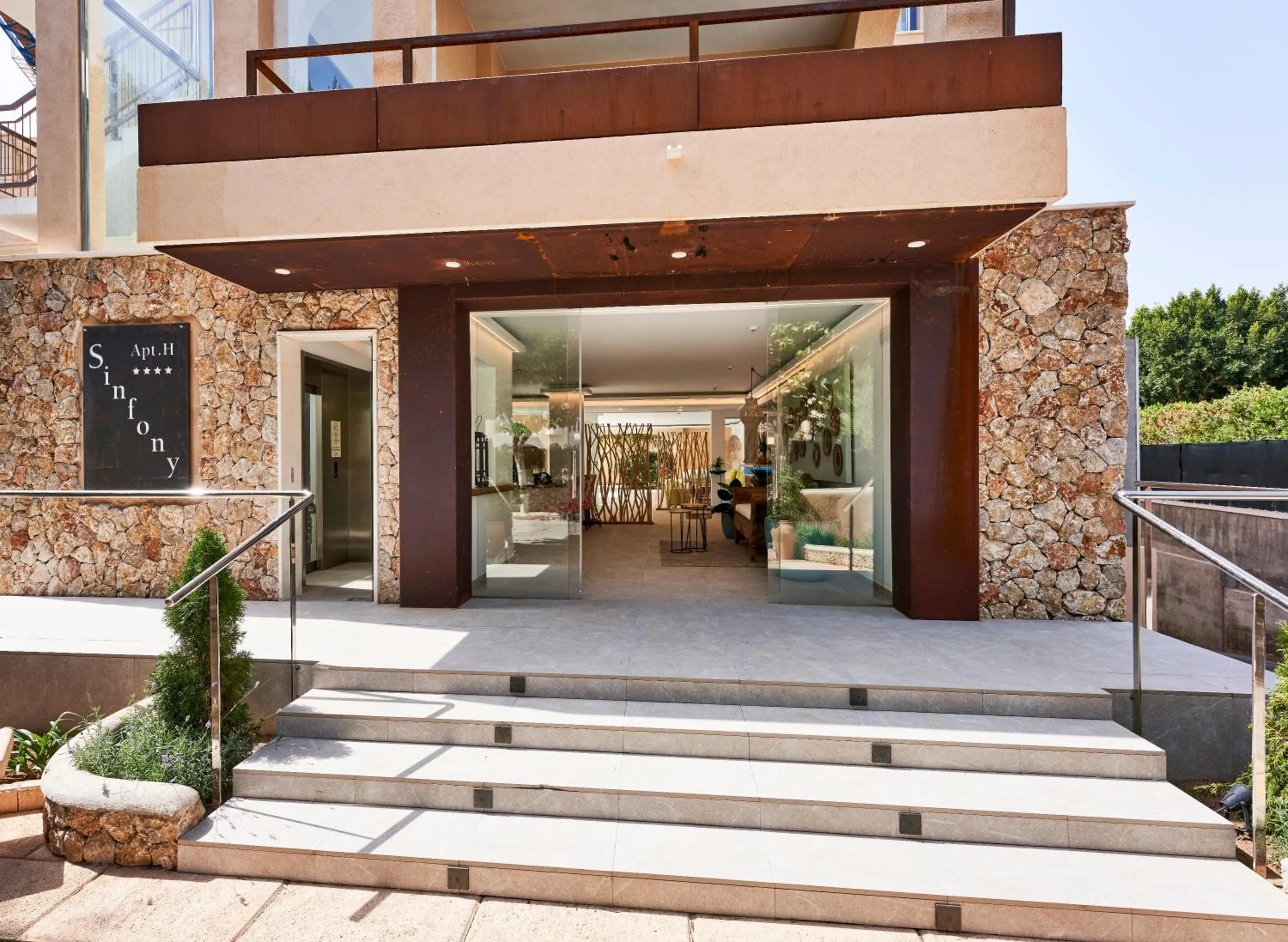 Property building in Apartamentos Sinfony