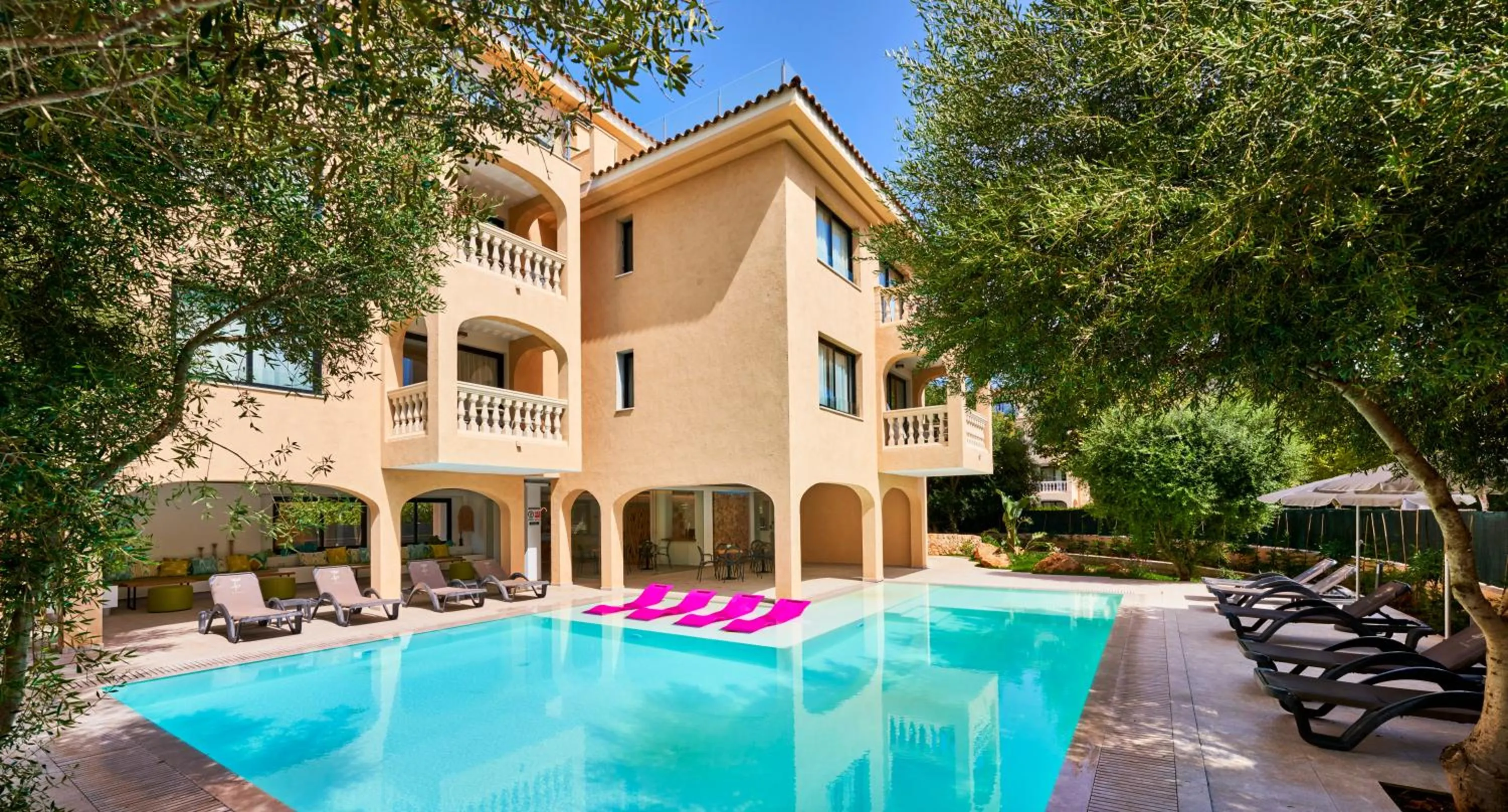 Property building in Apartamentos Sinfony