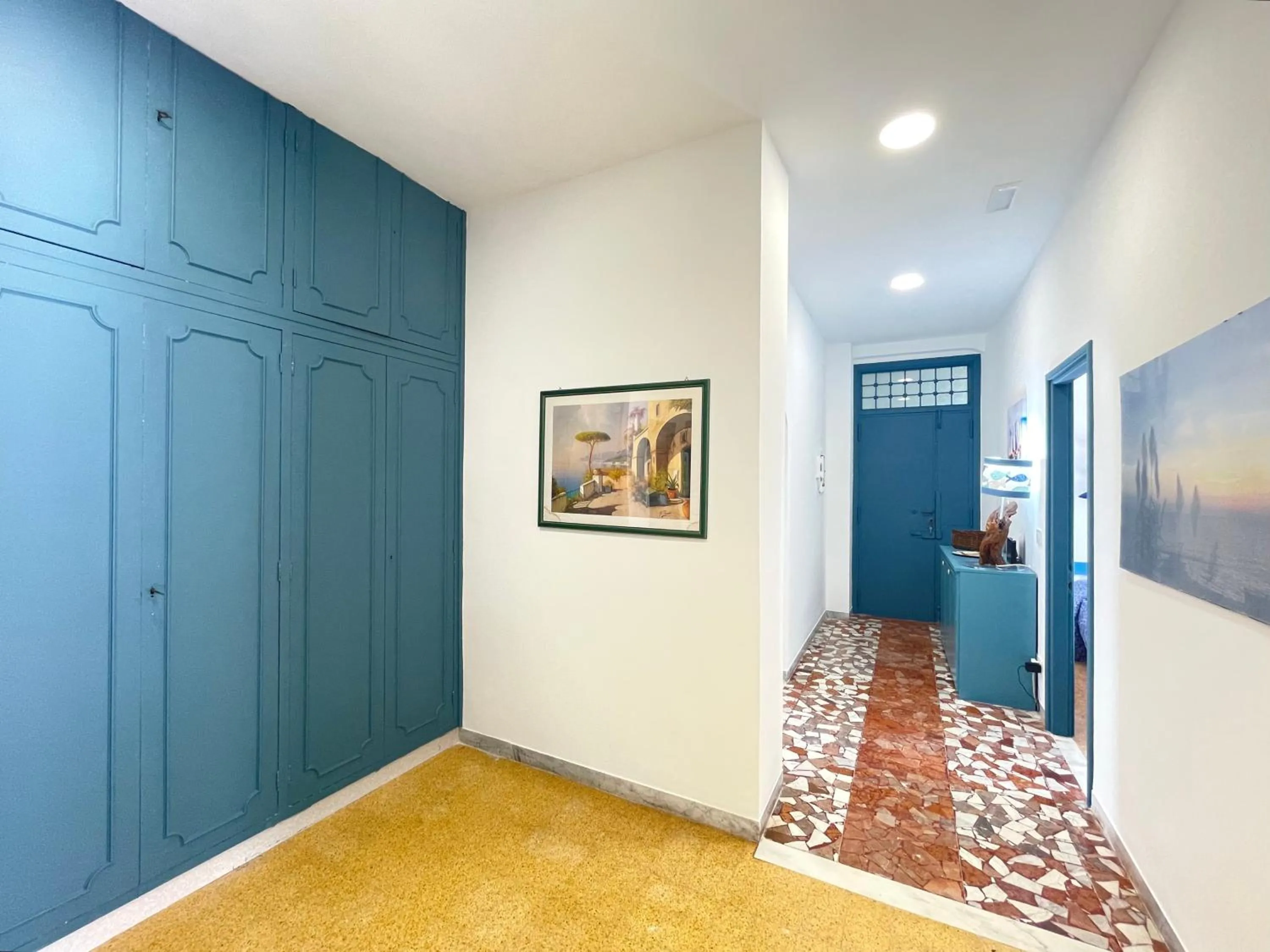 wardrobe in DOMUS MARI a due passi dal mare Anzio Cincinnato