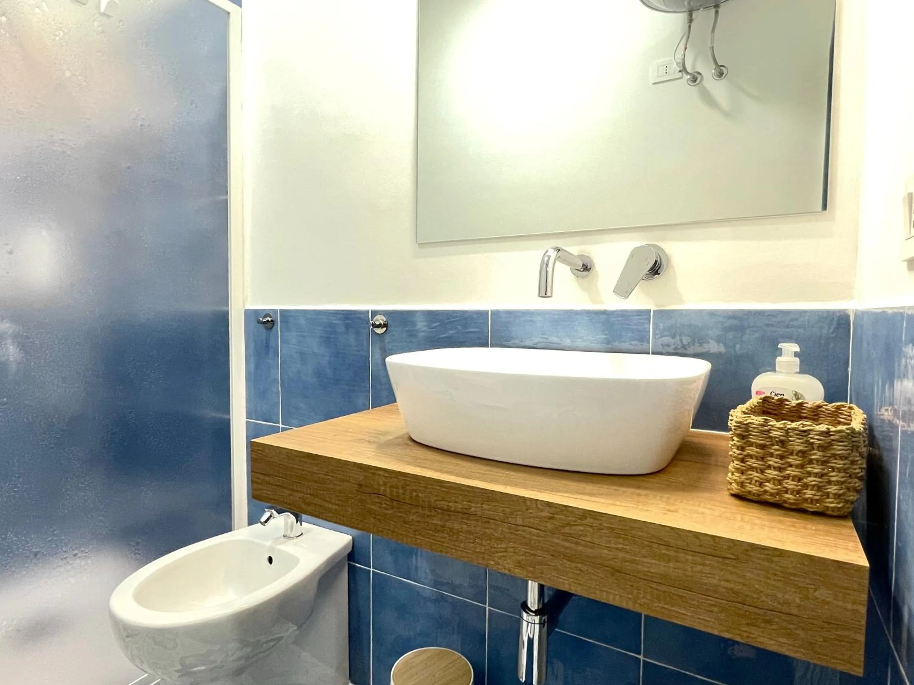 Bathroom in DOMUS MARI a due passi dal mare Anzio Cincinnato