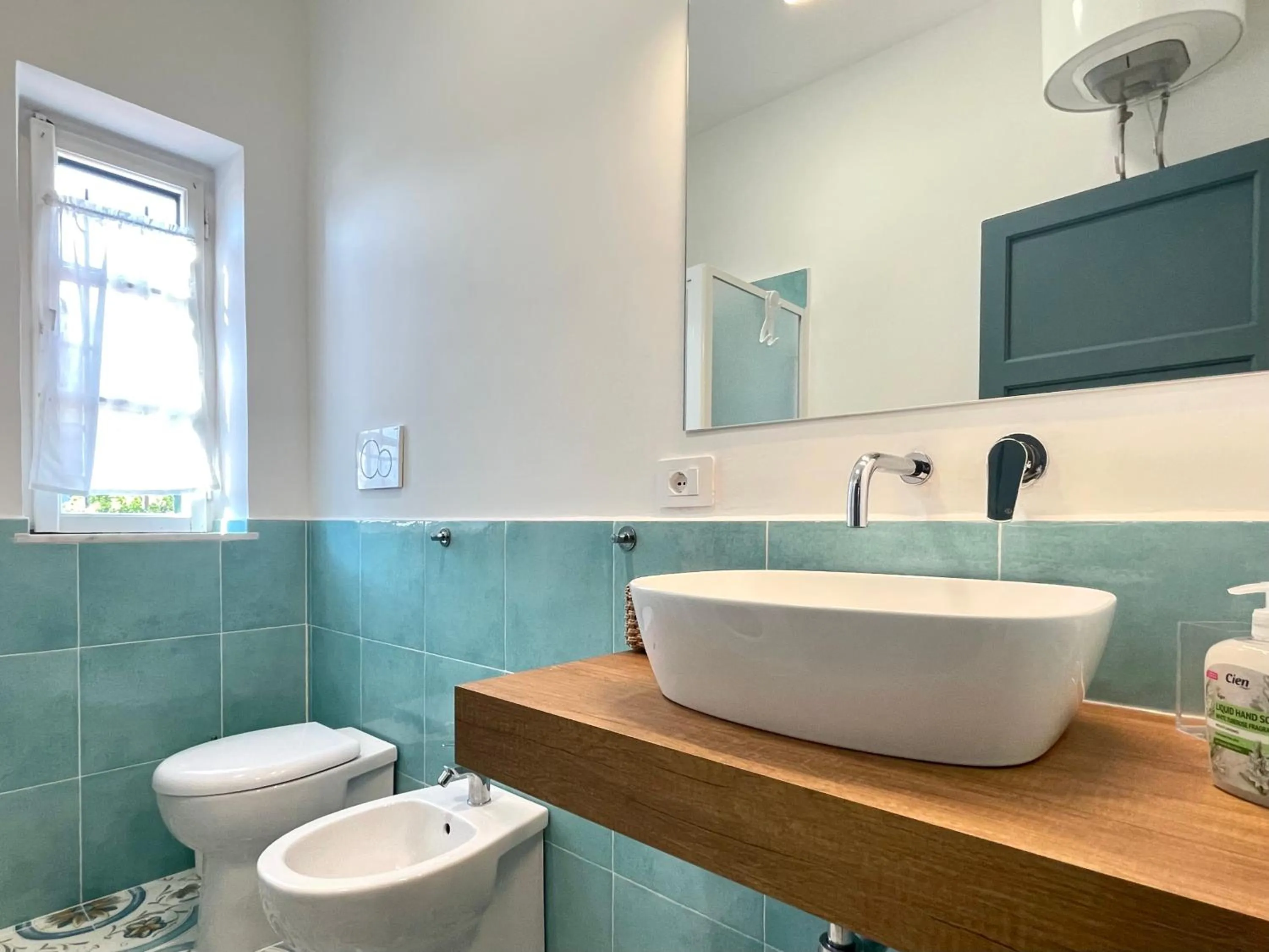 Bathroom in DOMUS MARI a due passi dal mare Anzio Cincinnato