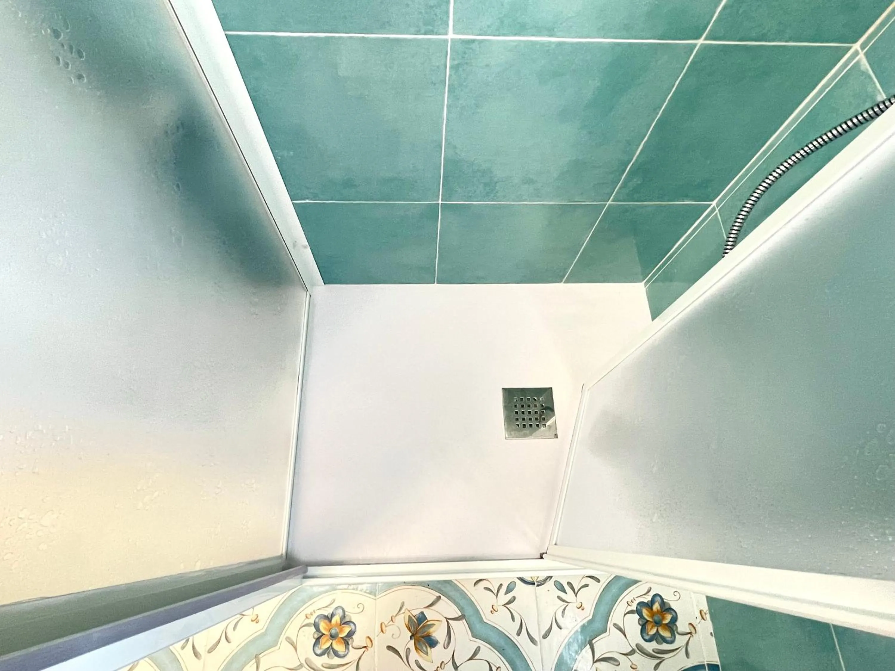 Shower in DOMUS MARI a due passi dal mare Anzio Cincinnato