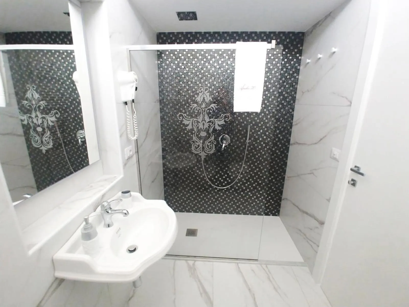 Shower in Apulia 70 Holidays - Suites & Experiences