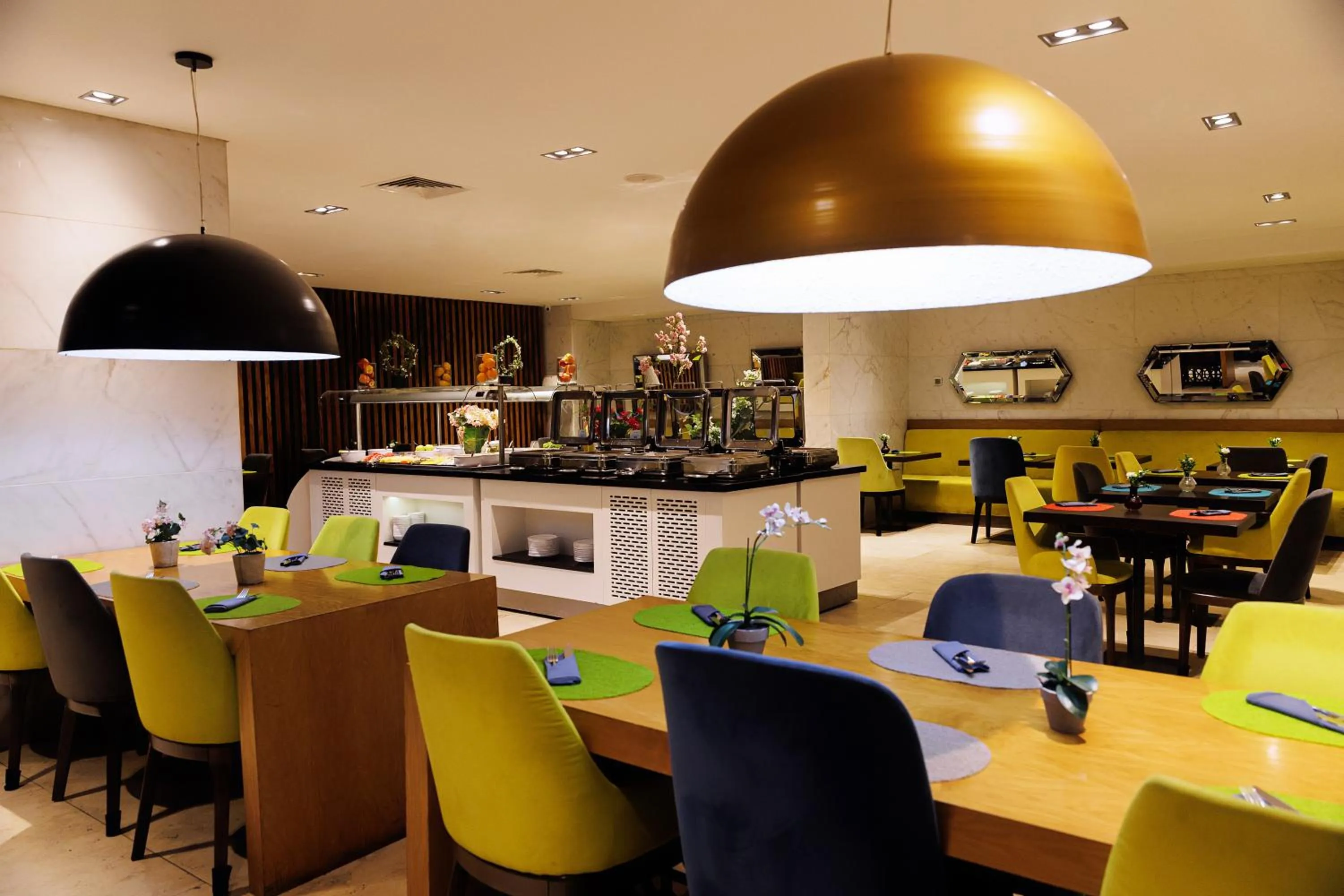 Restaurant/places to eat in Riviera Royal Hotel